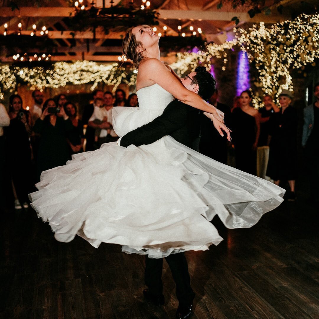 Jennifer &amp; David&rsquo;s first dance 🔥
@msjenware @xoxsxgx 
@ballymagarveyvillage 
#ballymagarveyvillage #ballymagarveyvillageweddings #ballymagarveywedding #irishweddingphotographer #irishwedding