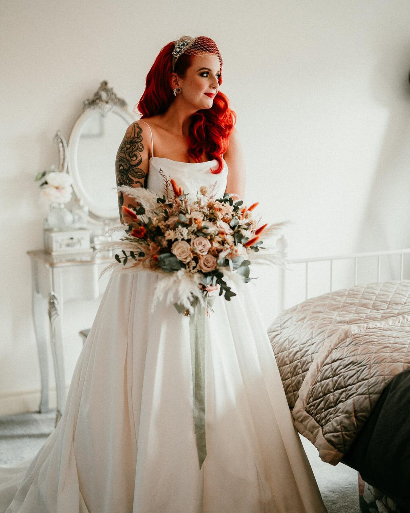 Clare&rsquo;s prep ✨
@taggartclare 

Hair: @brassy2sassyy 
Makeup: @annamcconnellmakeup 
Flowers: @evanityboutique 
Dress: @elizajanehowell @seraphim_bridal