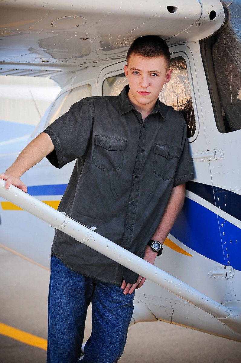 acworth-georgia-senior-photography-boy-pilot-mccullum-airport-Beth-Fornuto.jpg