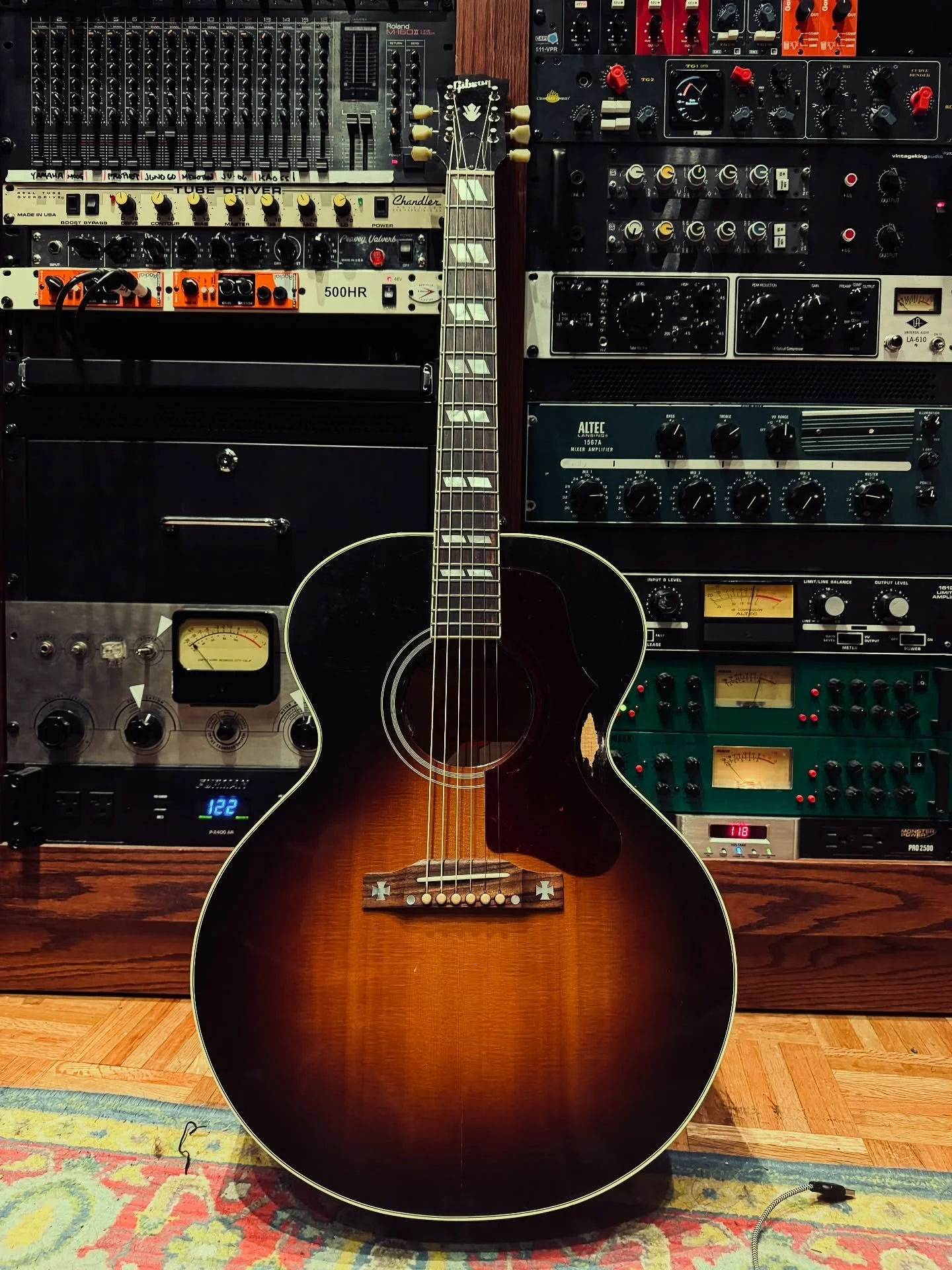 Oh, hello. 
*
@gibsonguitar  #j185 @daddarioandco