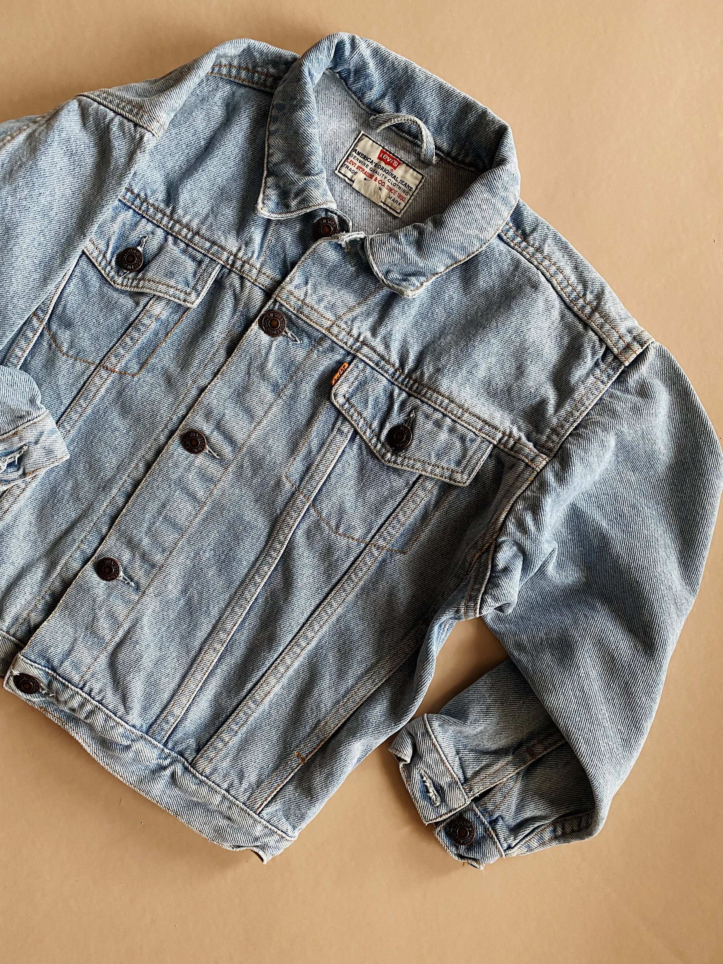 levi's light denim jacket