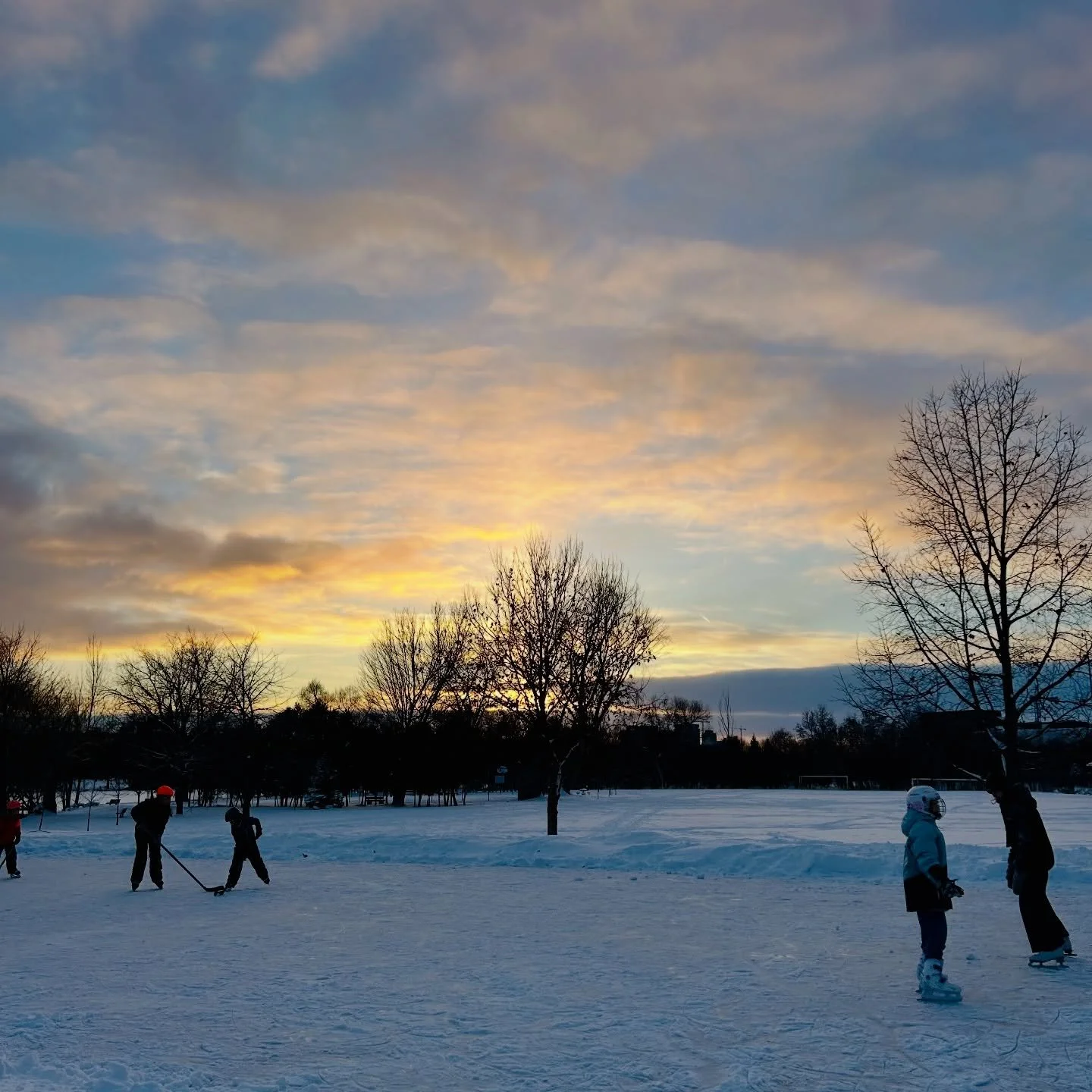 Happy Holidays from snowy 🇨🇦

Hope you have as wonderful a time with friends and family as we are. Always so nice to see everyone 🥰
