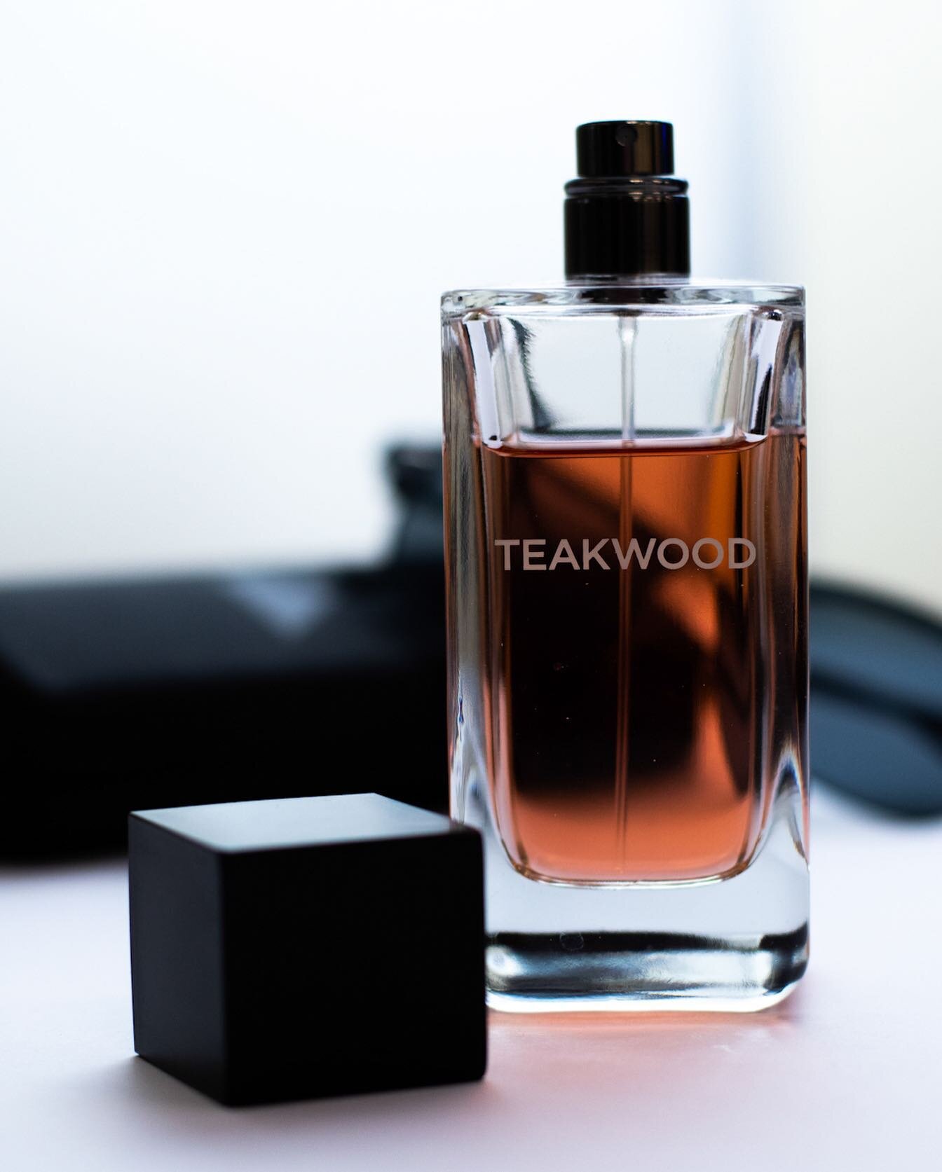 Last week we dove straight into the world of product photography, utilizing some tips and tricks presented by @joshua_ruan and here&rsquo;s a photo from one of our very own members @loading_nick who got this crazy professional shot of some cologne. T