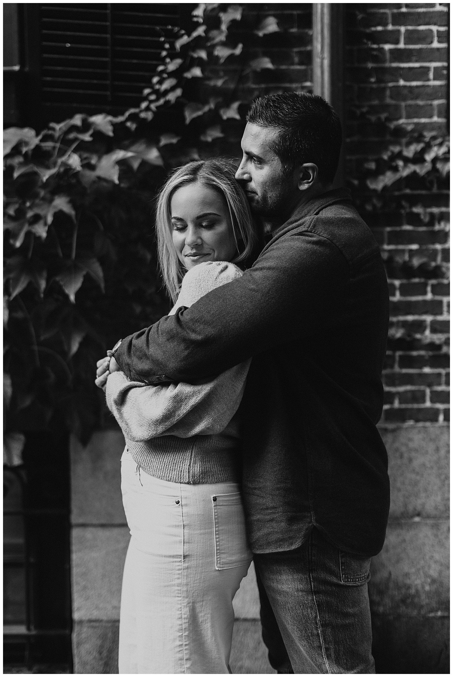 romantic engagement pictures in Beacon Hill, Mass