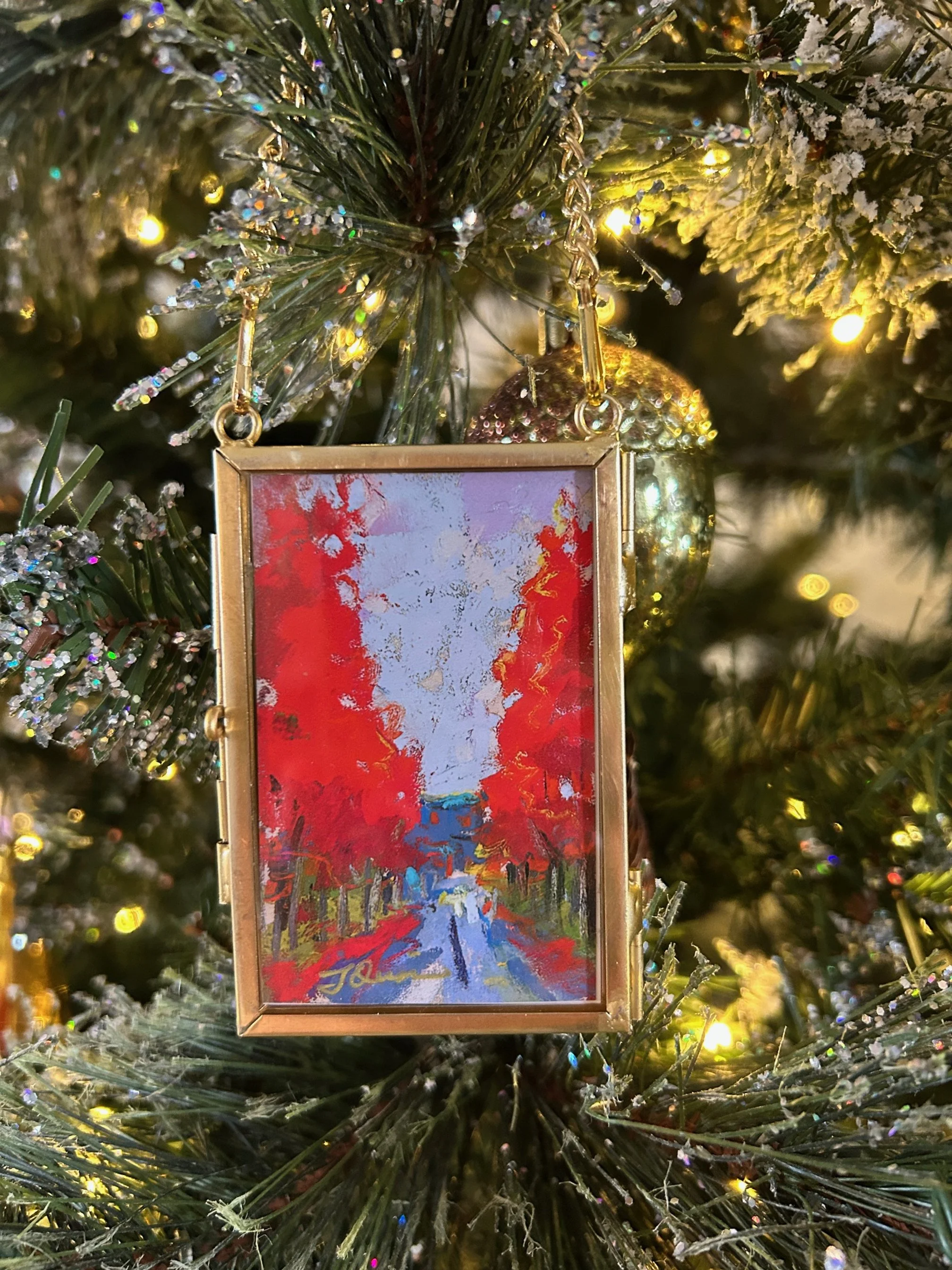 Maple tree on tree orn.JPG