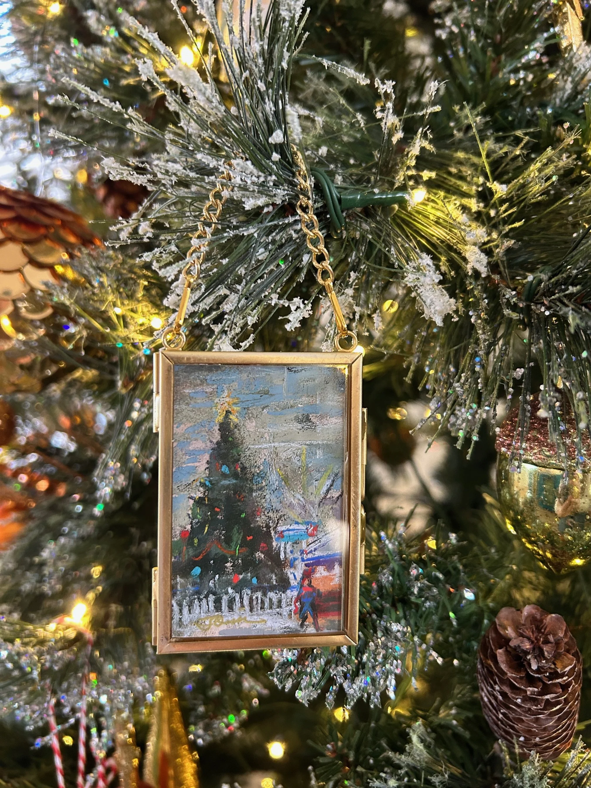 Christmas tree on tree orn.JPG