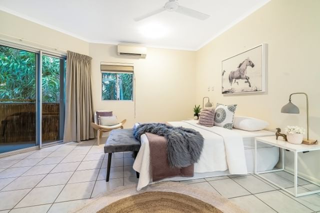 Feminine touch to this main bedroom! Styled by @amaripropertystyling Shot by @maisoncreativent

#darwinrealestate #northernterritory #homestaging #design #darwinlife #amaripropertystyling #propertystyling #interiors #styling #interioraddict #interior