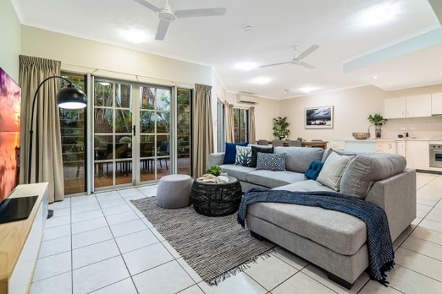 Blues add a calming vibe to any space! Styled by @amaripropertystyling Shot by @maisoncreativent

#darwinrealestate #northernterritory #homestaging #design #darwinlife #amaripropertystyling #propertystyling #interiors #styling #interioraddict #interi