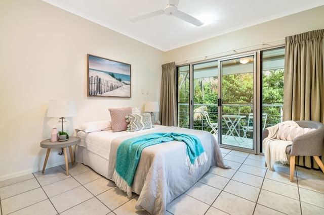 Coastal style bedroom, just makes you want to go to the beach! Styled by @amaripropertystyling Shot by @maisoncreativent

#darwinrealestate #northernterritory #homestaging #design #darwinlife #amaripropertystyling #propertystyling #interiors #styling