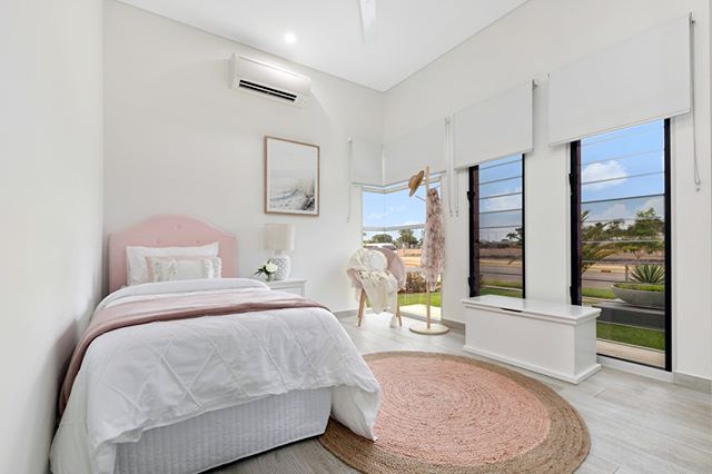 Go visit this @abouthomesnt display home in Northcrest! This cute Hamptons room was so much fun to style! Styled by @amaripropertystyling Shot by @charlieblisscreative

#darwinrealestate #northernterritory #homestaging #design #darwinlife #amariprope