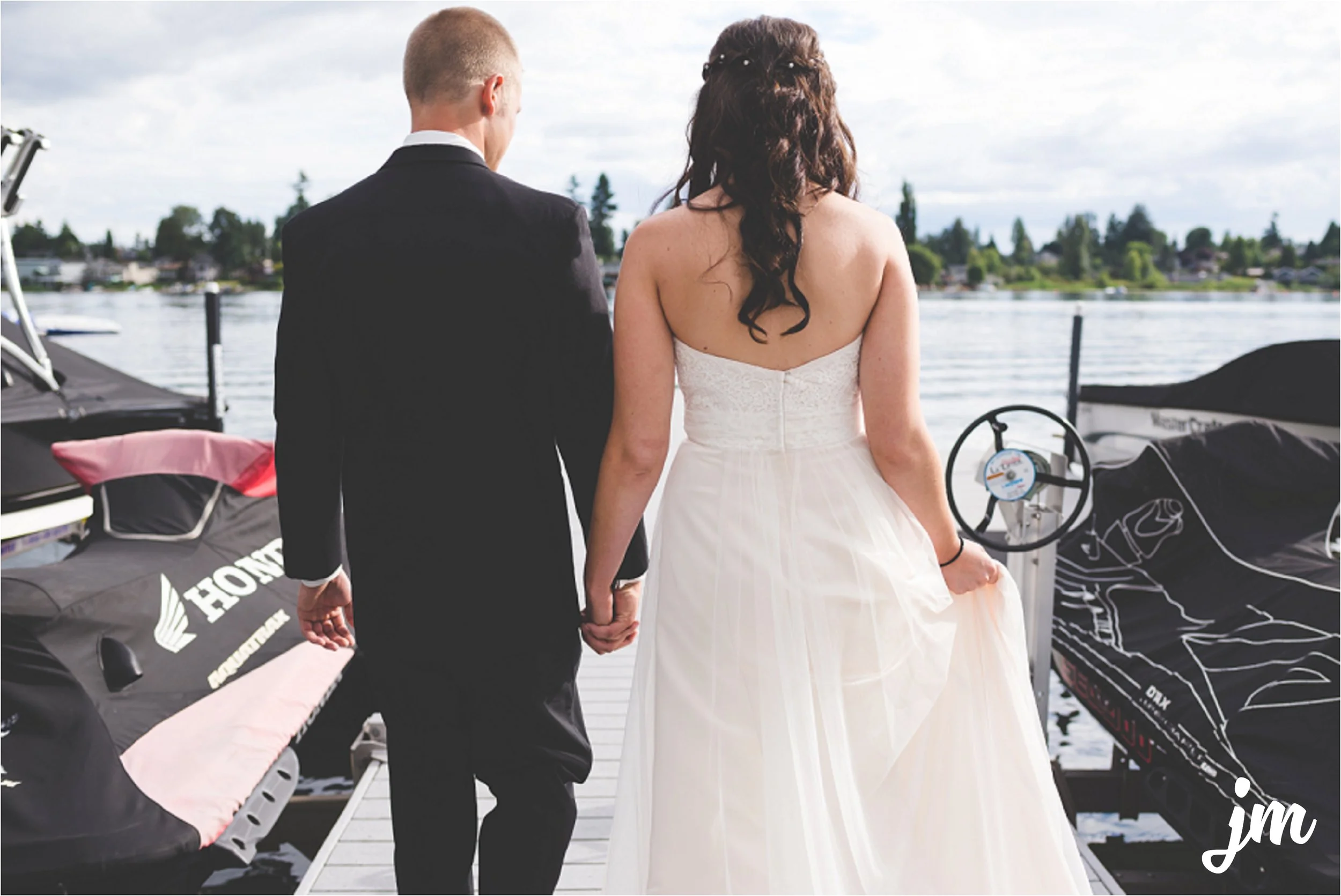 jannicka-mayte-intimate-backyard-lake-wedding-kent-wa-pacific-northwest-wedding-photographer_0015.jpg