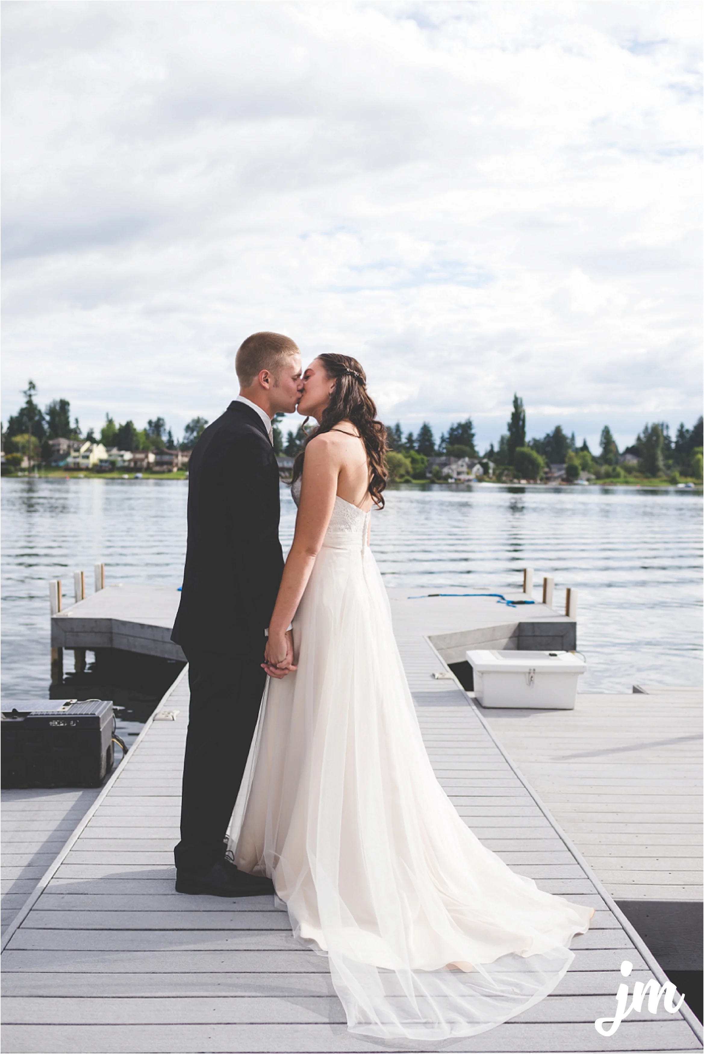 jannicka-mayte-intimate-backyard-lake-wedding-kent-wa-pacific-northwest-wedding-photographer_0016.jpg