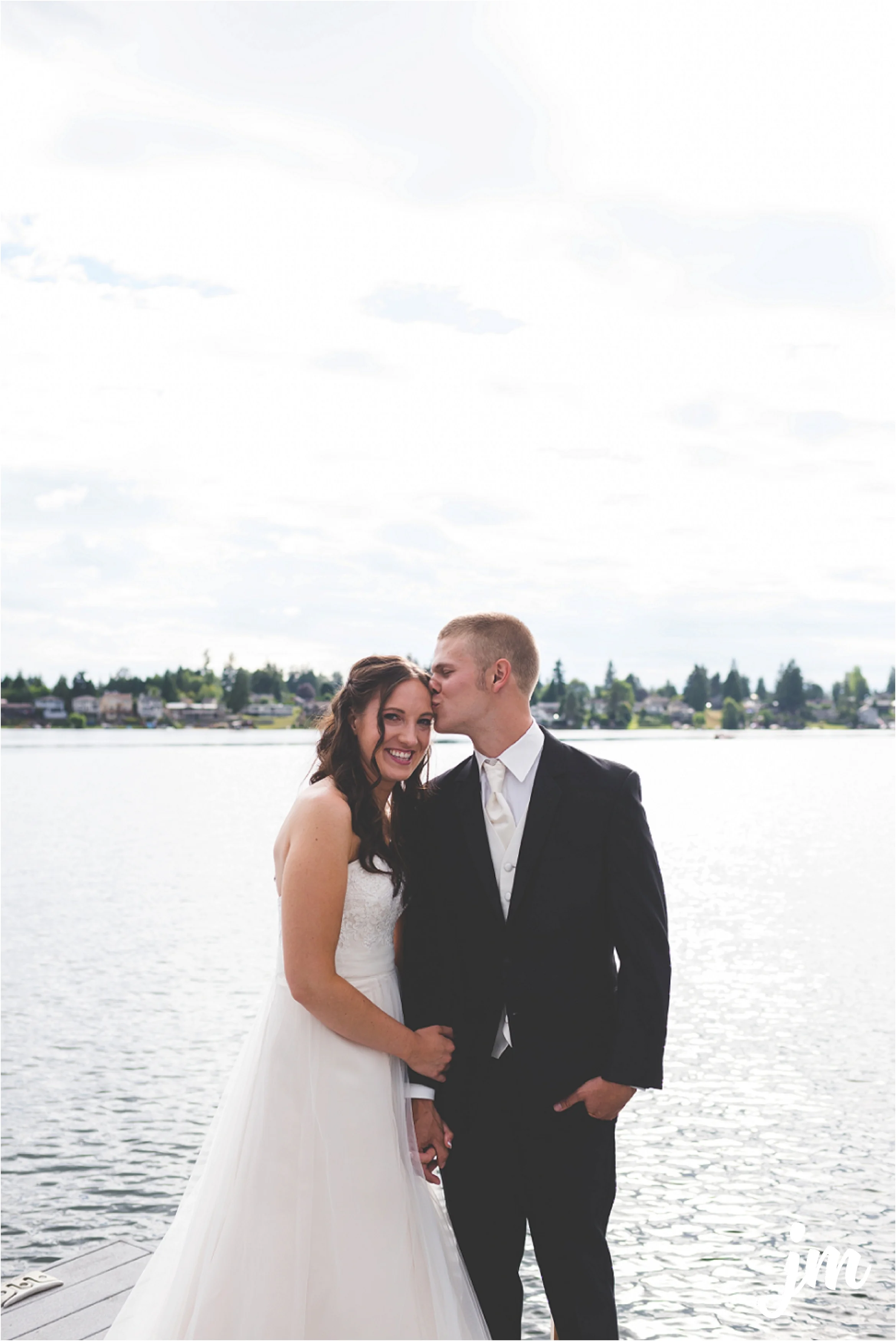 jannicka-mayte-intimate-backyard-lake-wedding-kent-wa-pacific-northwest-wedding-photographer_0018.jpg