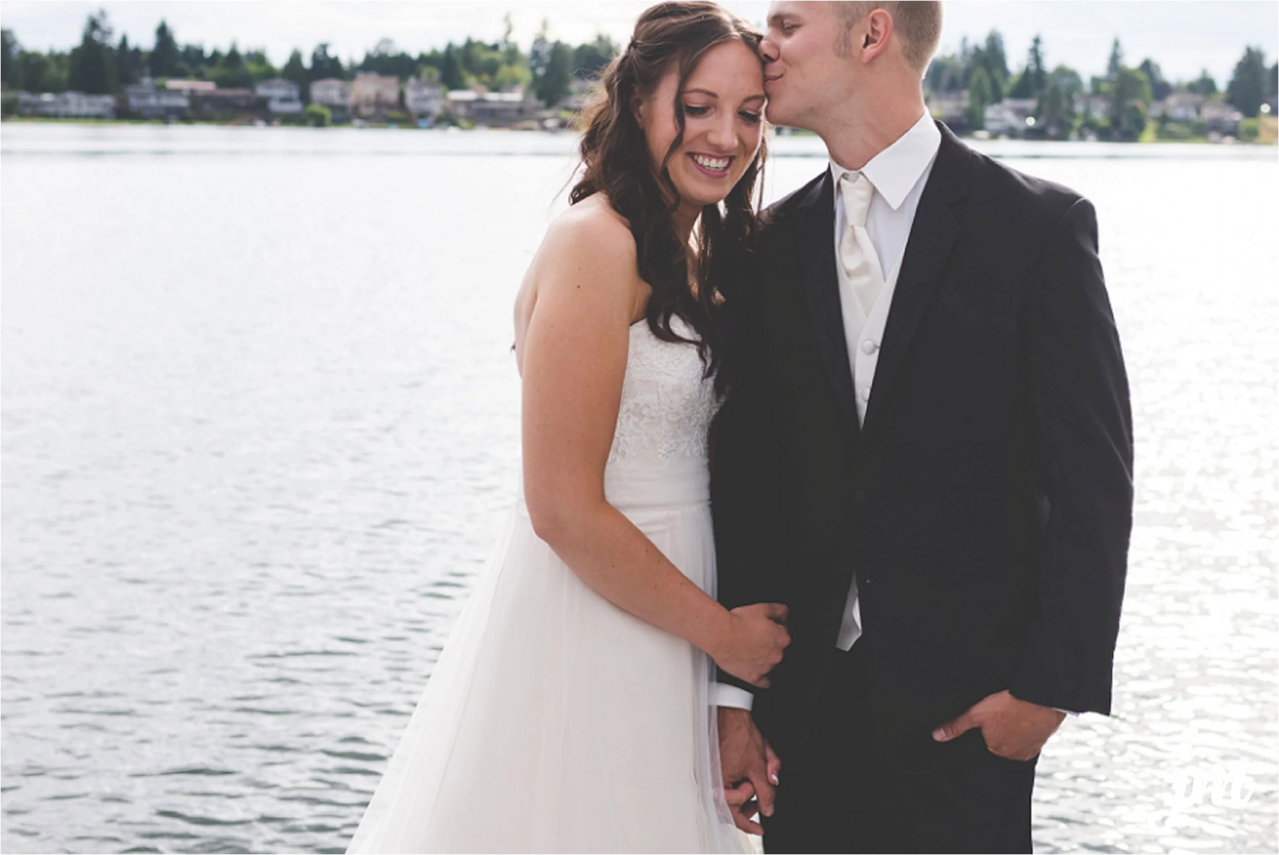 jannicka-mayte-intimate-backyard-lake-wedding-kent-wa-pacific-northwest-wedding-photographer_0019.jpg