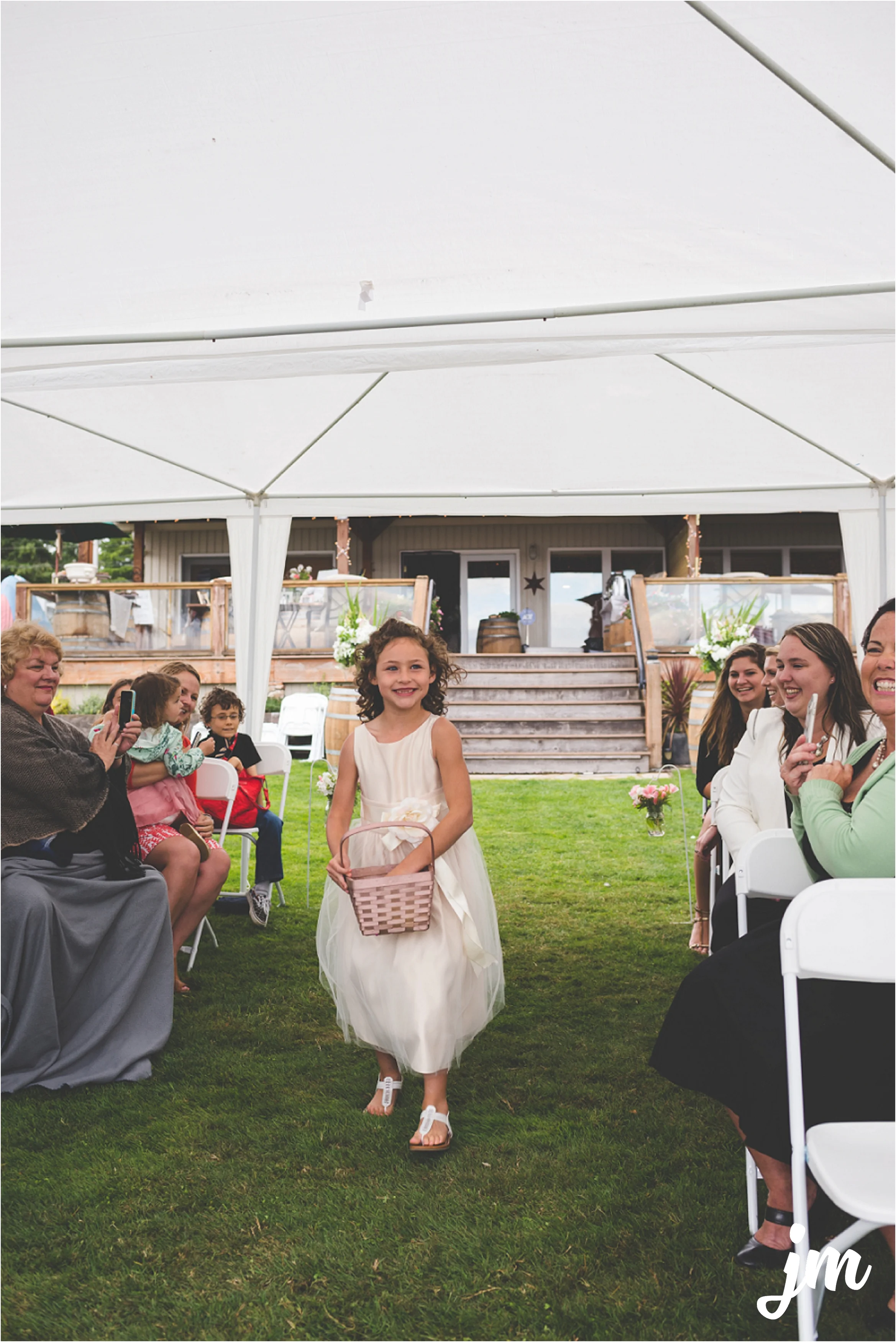 jannicka-mayte-intimate-backyard-lake-wedding-kent-wa-pacific-northwest-wedding-photographer_0040.jpg