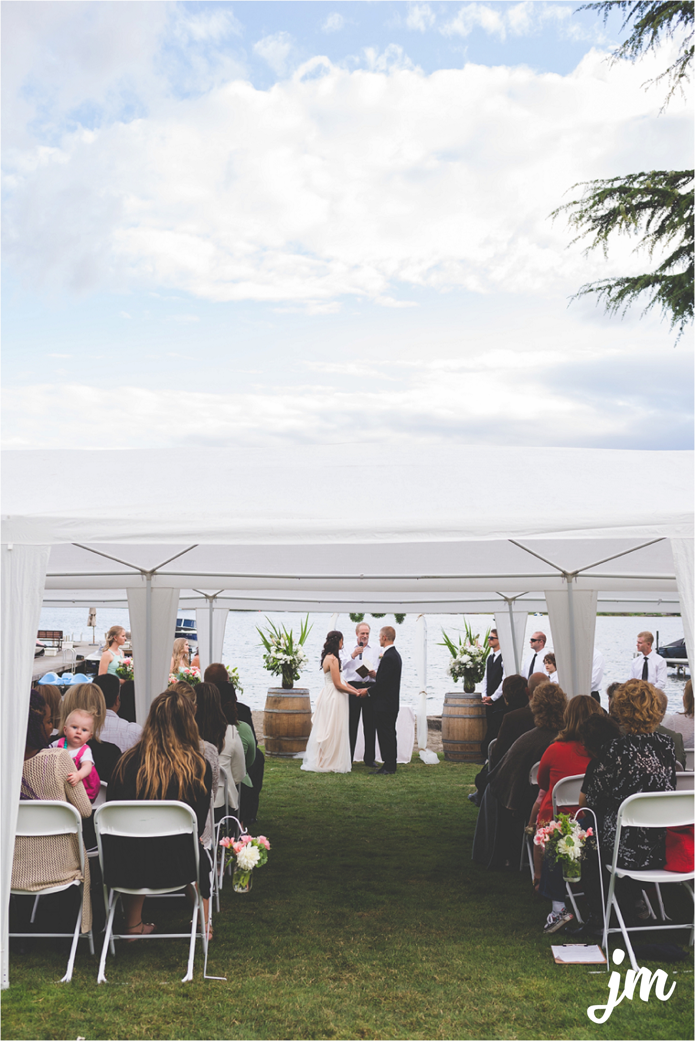 jannicka-mayte-intimate-backyard-lake-wedding-kent-wa-pacific-northwest-wedding-photographer_0048.jpg