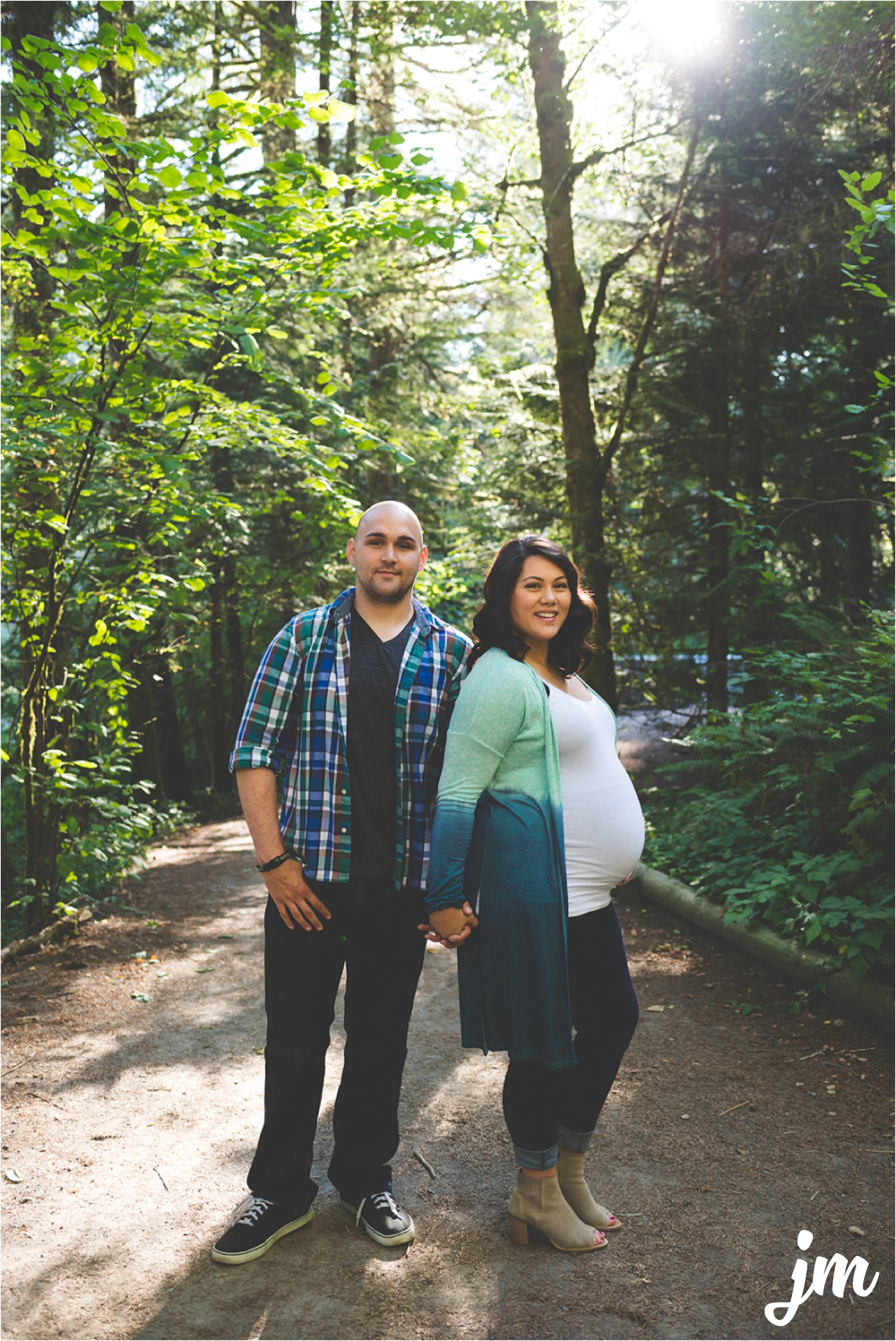 jannicka-mayte-moulton-falls-park-maternity-session-pacific-northwest-lifestyle-photographer_0002.jpg