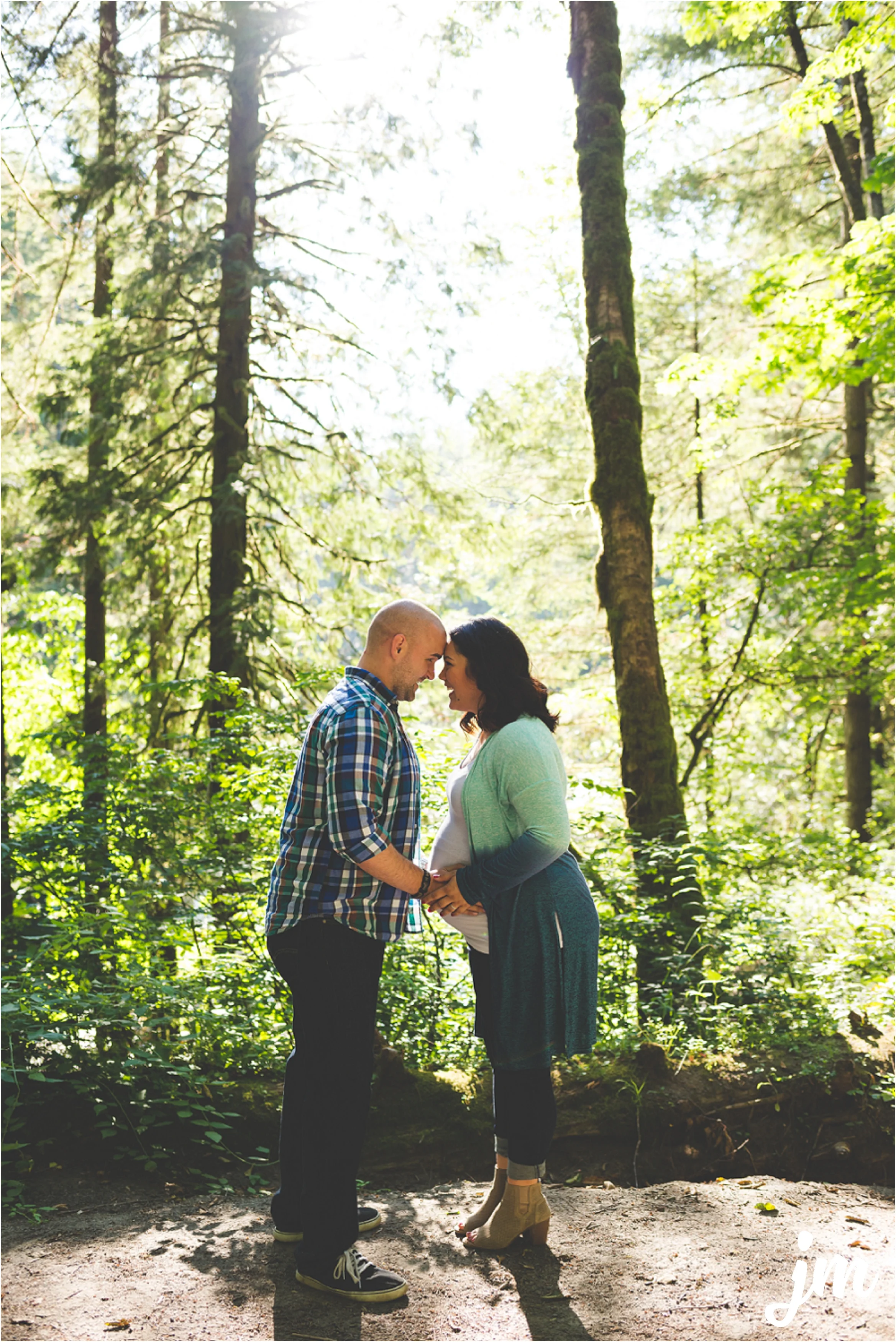 jannicka-mayte-moulton-falls-park-maternity-session-pacific-northwest-lifestyle-photographer_0004.jpg