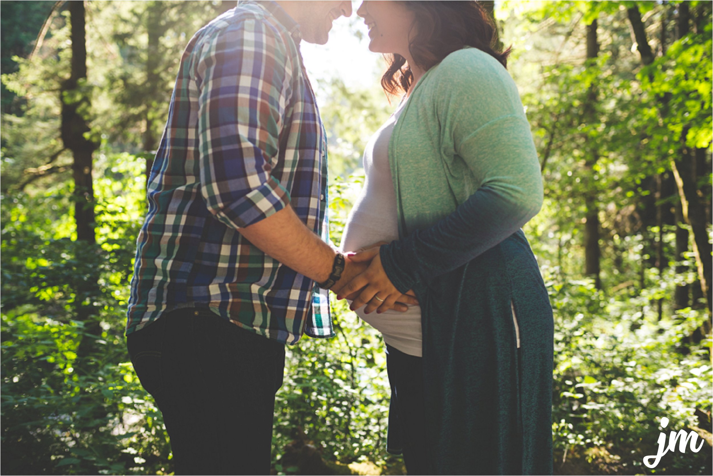 jannicka-mayte-moulton-falls-park-maternity-session-pacific-northwest-lifestyle-photographer_0005.jpg