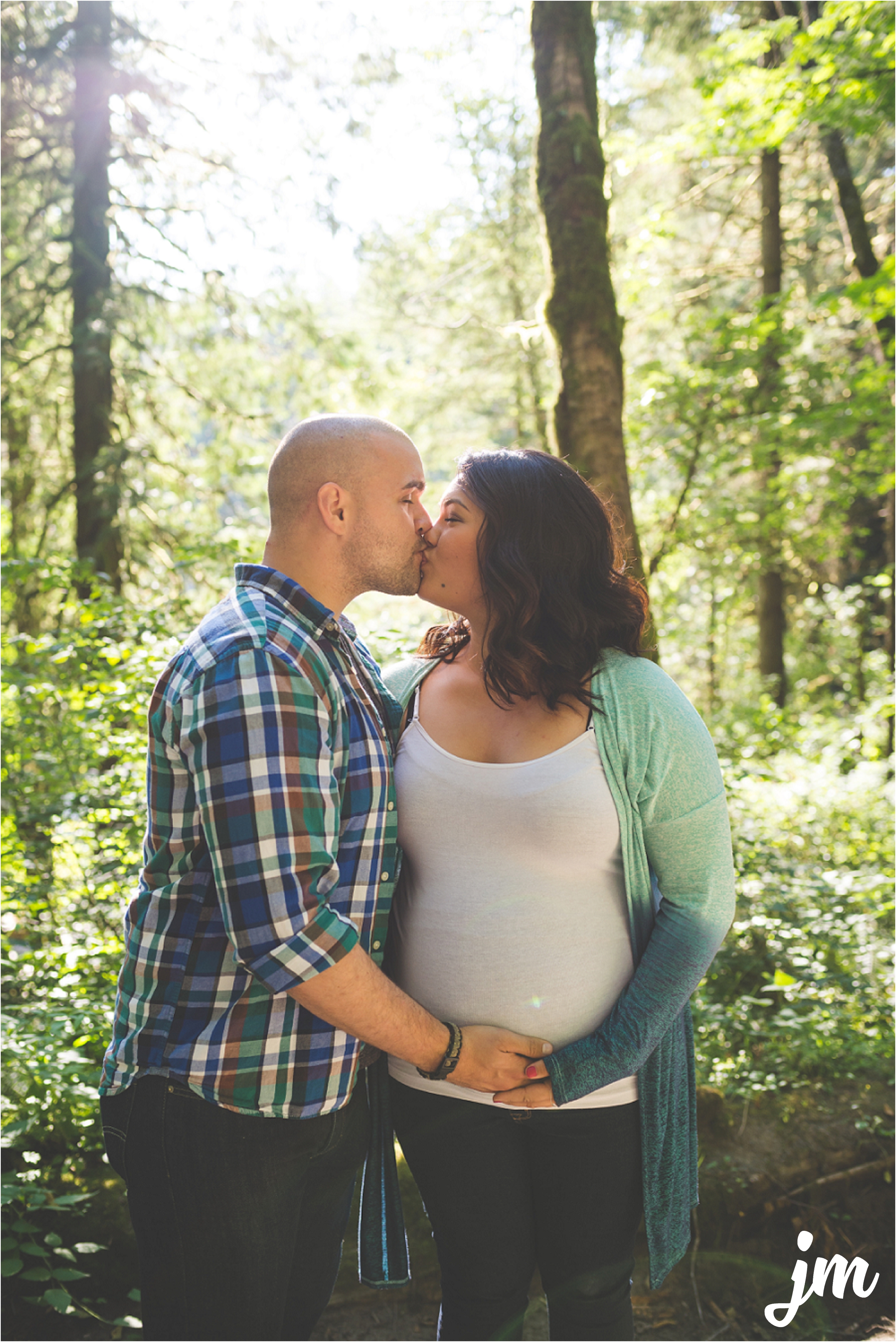 jannicka-mayte-moulton-falls-park-maternity-session-pacific-northwest-lifestyle-photographer_0009.jpg