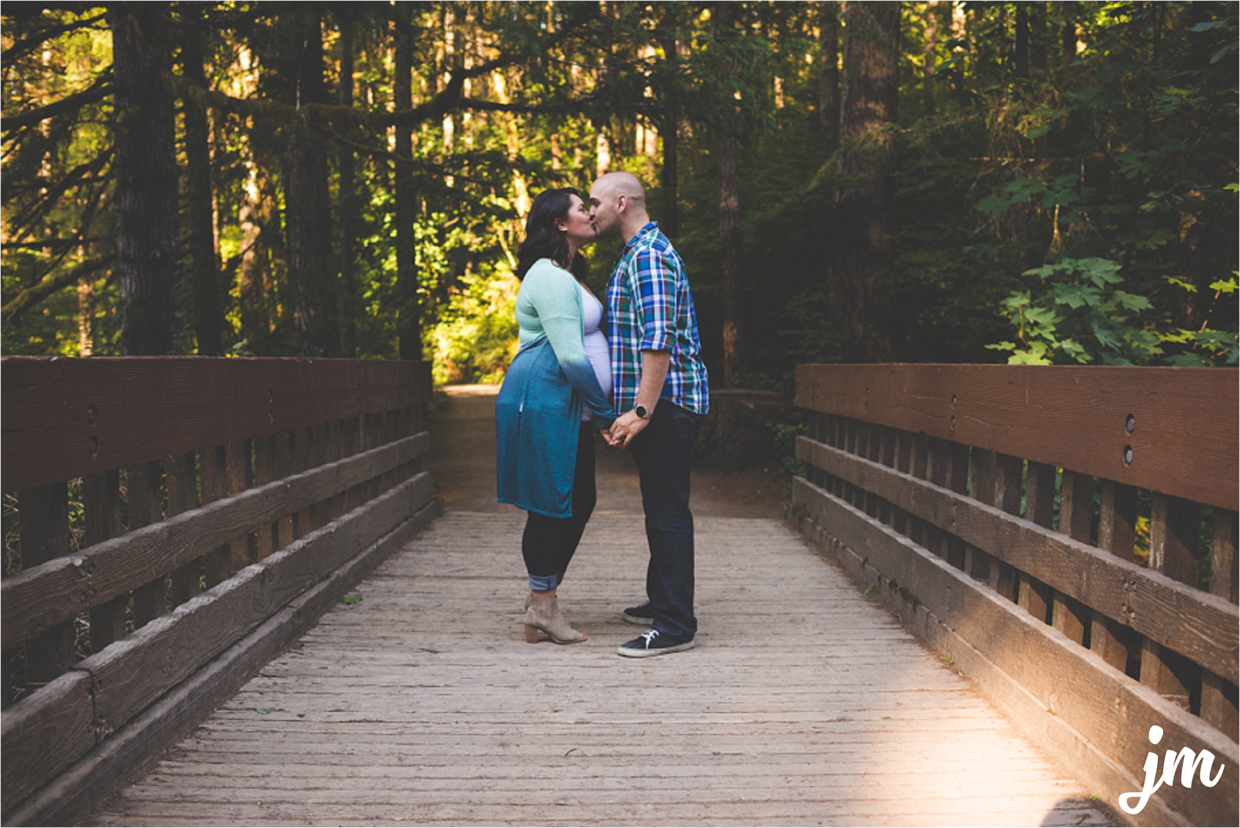 jannicka-mayte-moulton-falls-park-maternity-session-pacific-northwest-lifestyle-photographer_0013.jpg