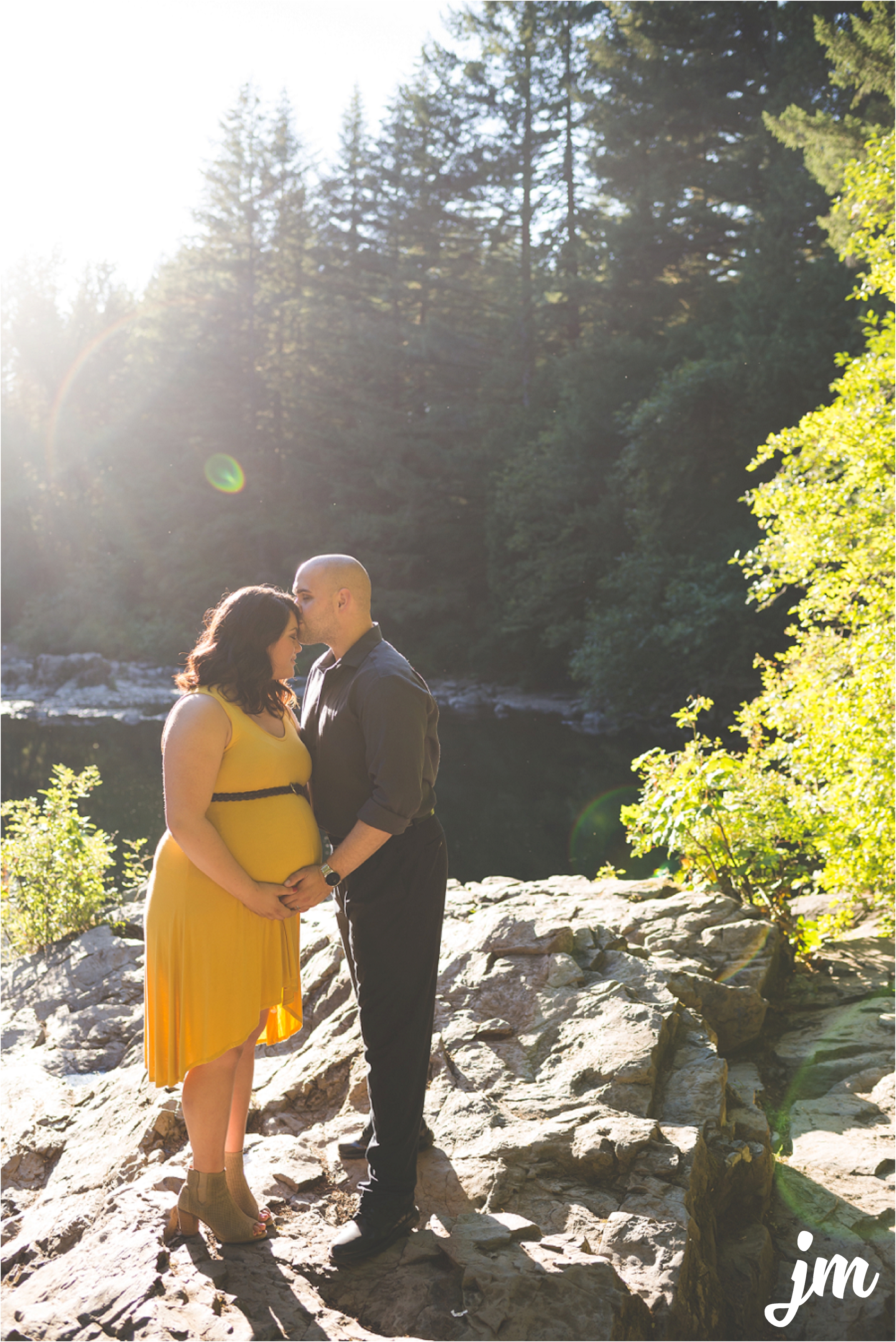 jannicka-mayte-moulton-falls-park-maternity-session-pacific-northwest-lifestyle-photographer_0018.jpg