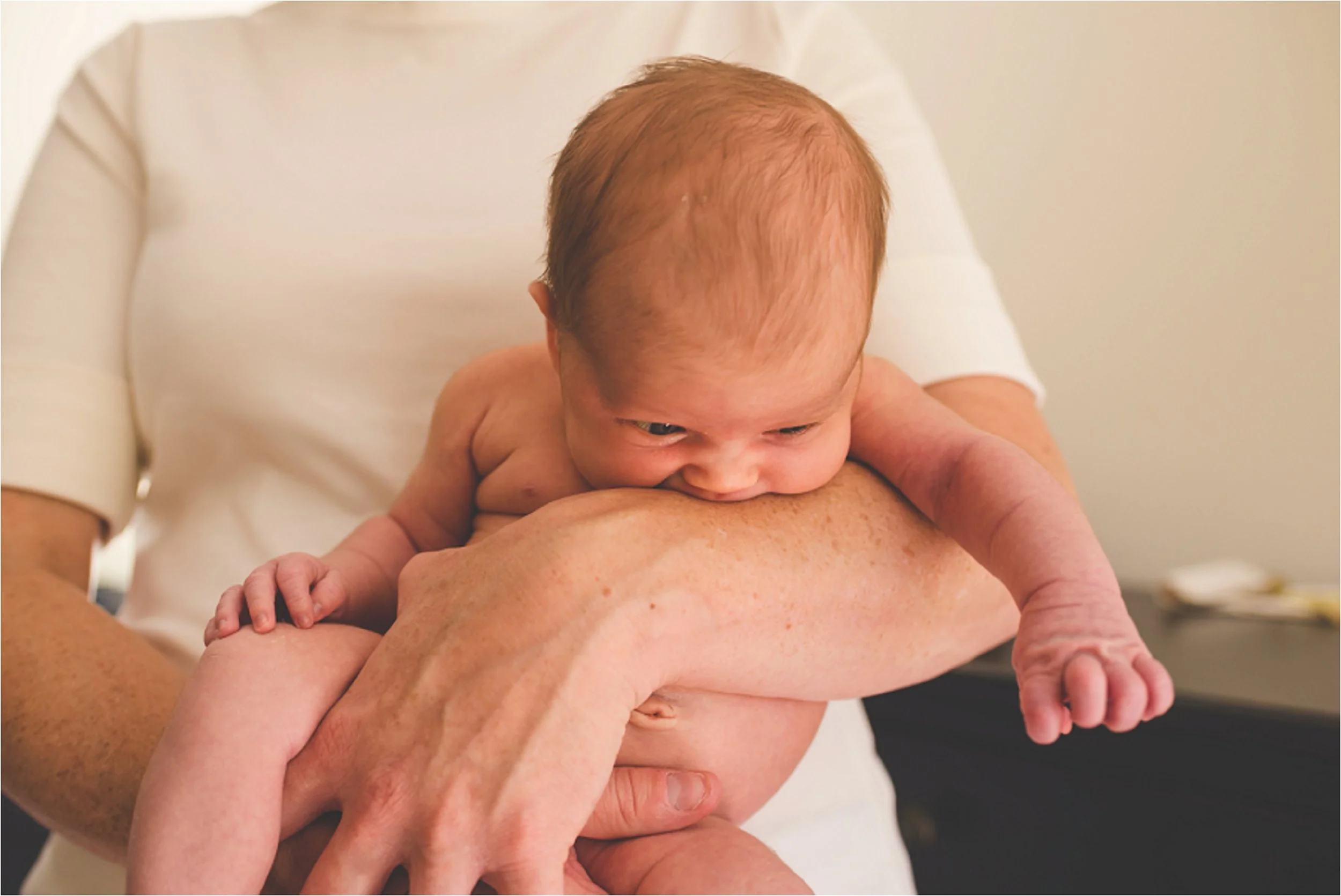 jannicka-mayte-olympia-wa-inhome-newborn-family-session-pacific-northwest-lifestyle-photographer_0005.jpg
