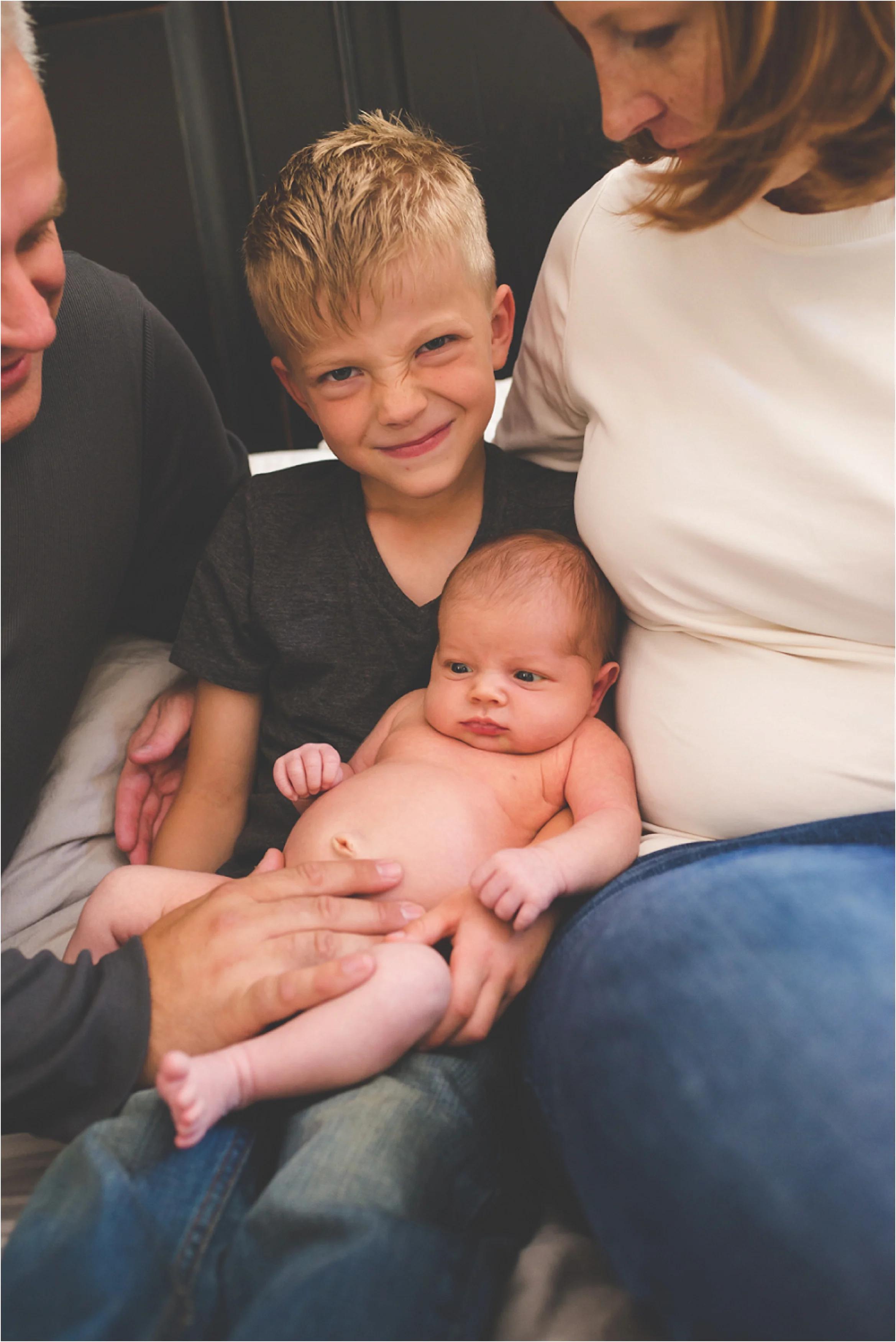 jannicka-mayte-olympia-wa-inhome-newborn-family-session-pacific-northwest-lifestyle-photographer_0012.jpg