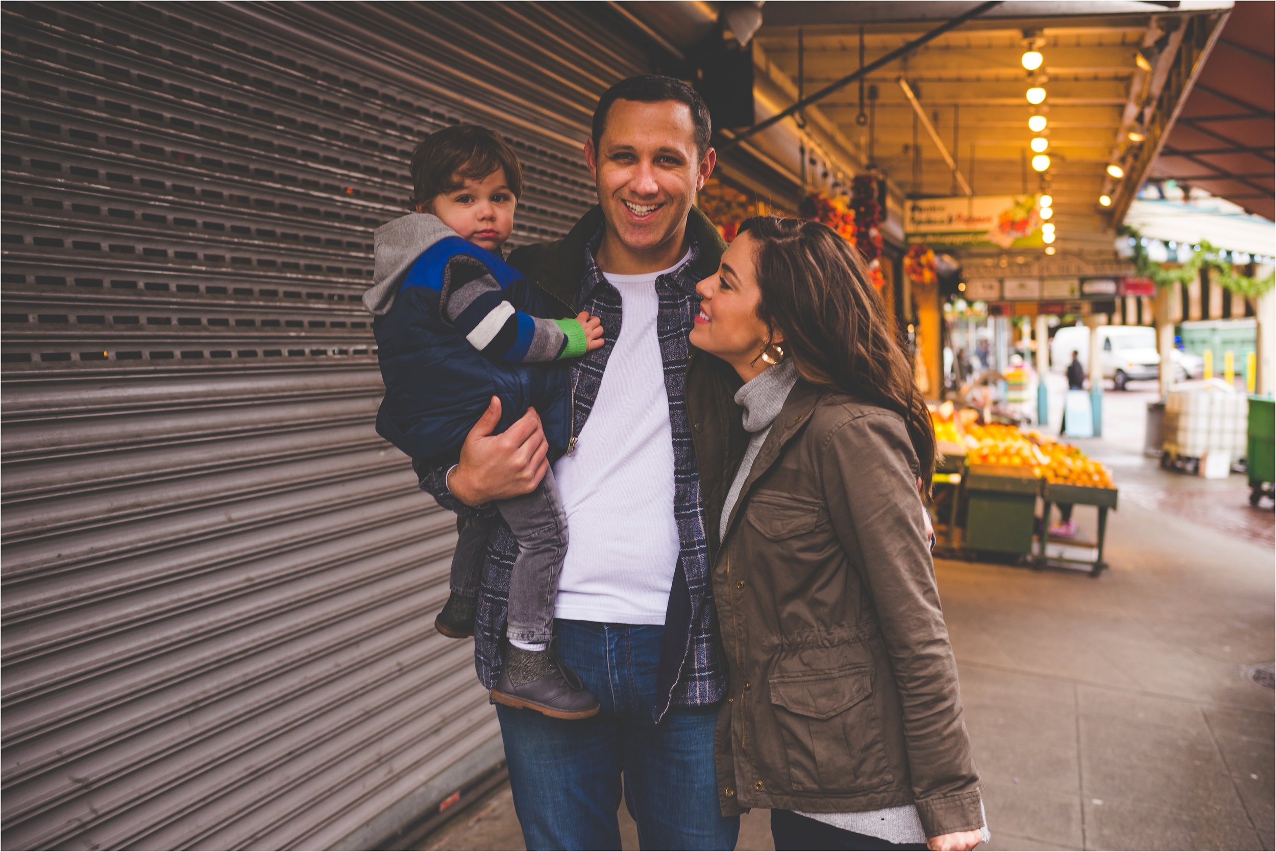 downtown-seattle-pike-place-market-family-session-jannicka-mayte-seattle-wa-family-photographer_0008.jpg