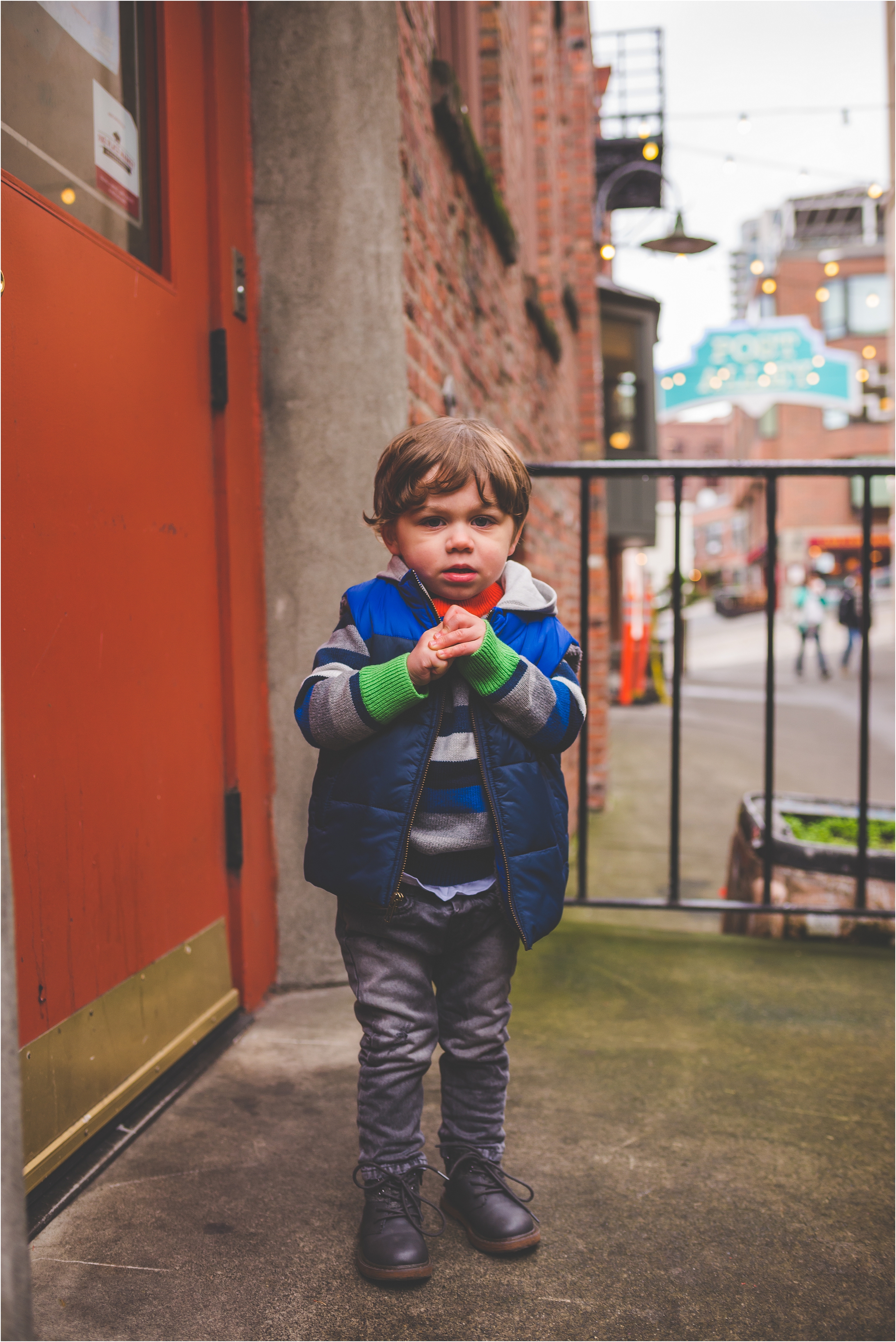 downtown-seattle-pike-place-market-family-session-jannicka-mayte-seattle-wa-family-photographer_0012.jpg