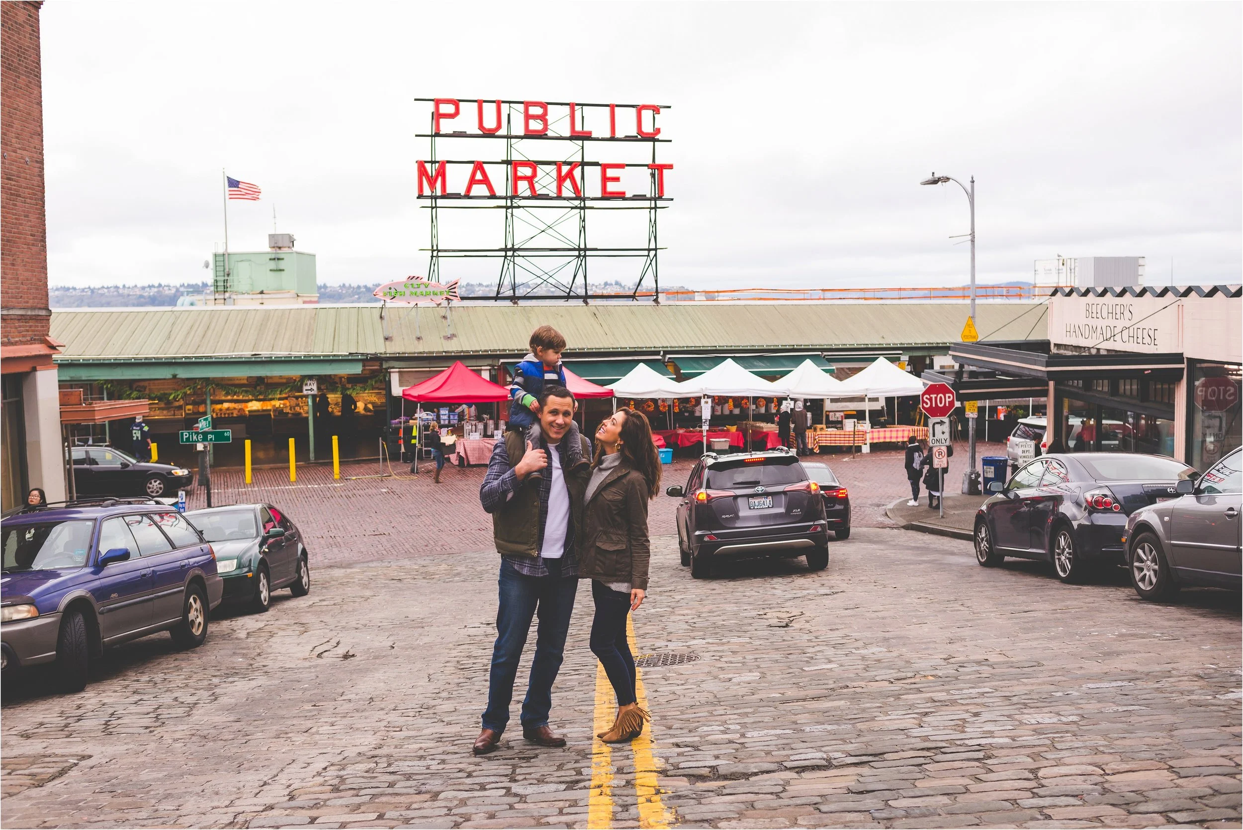 downtown-seattle-pike-place-market-family-session-jannicka-mayte-seattle-wa-family-photographer_0016.jpg