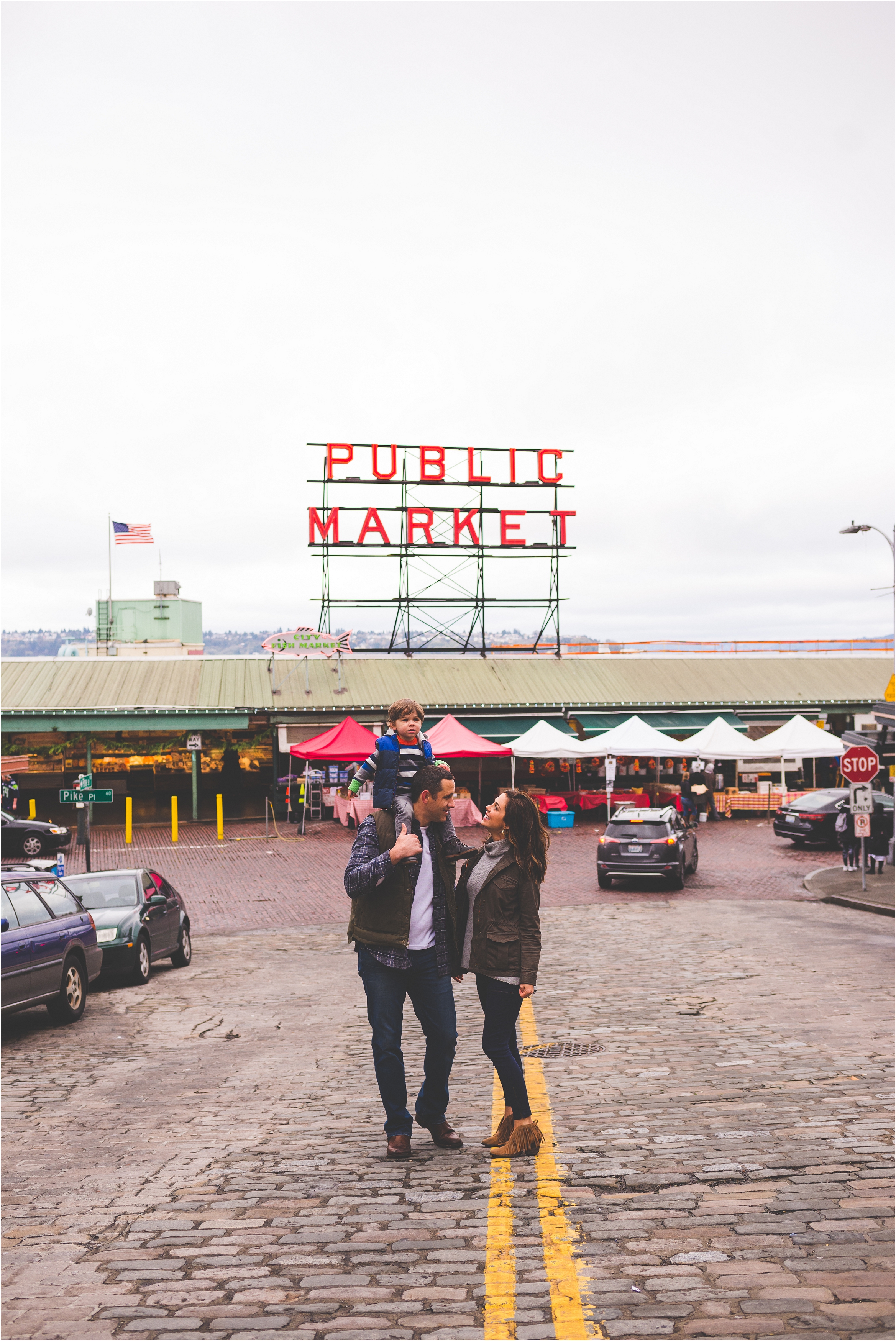 downtown-seattle-pike-place-market-family-session-jannicka-mayte-seattle-wa-family-photographer_0017.jpg