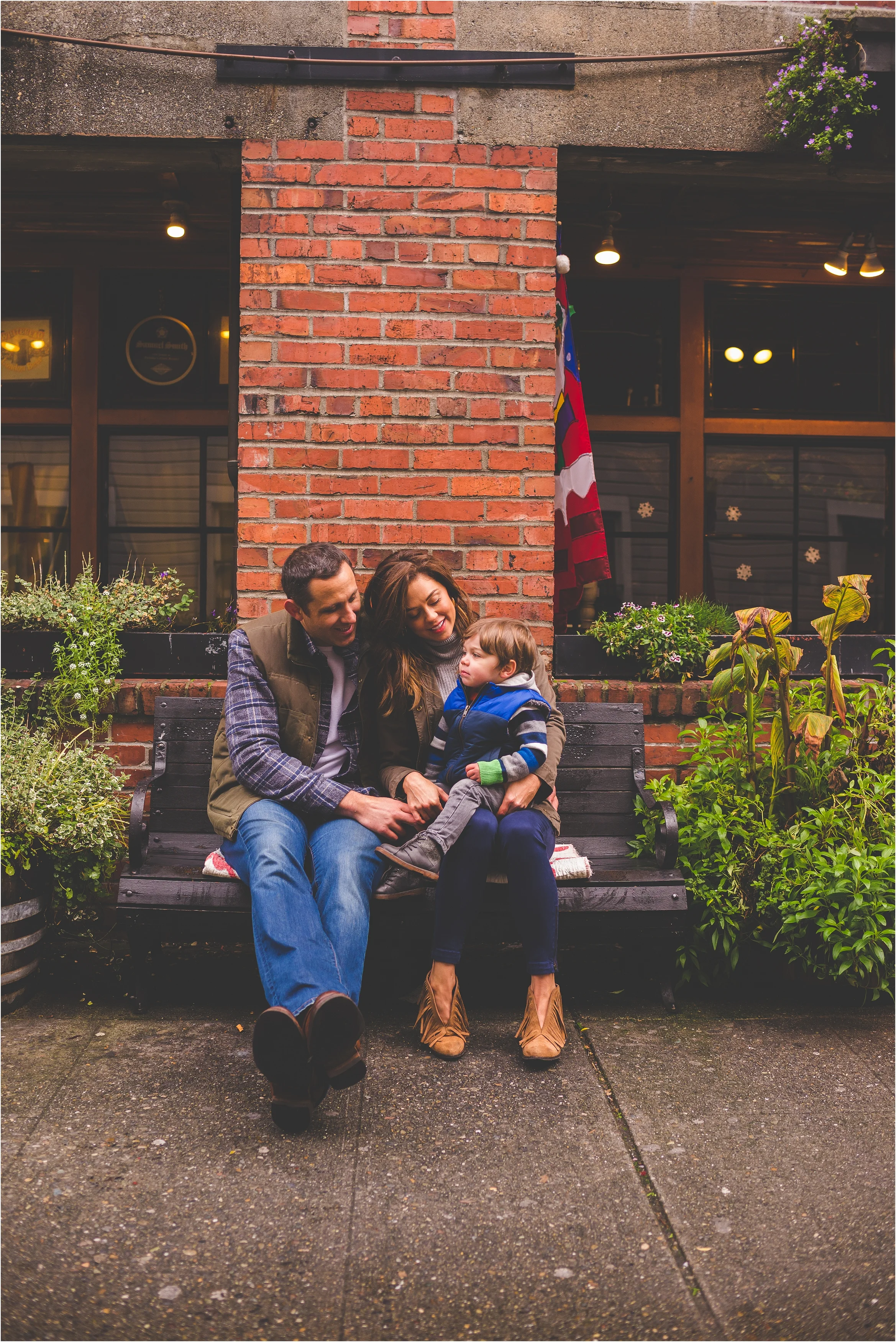 downtown-seattle-pike-place-market-family-session-jannicka-mayte-seattle-wa-family-photographer_0021.jpg