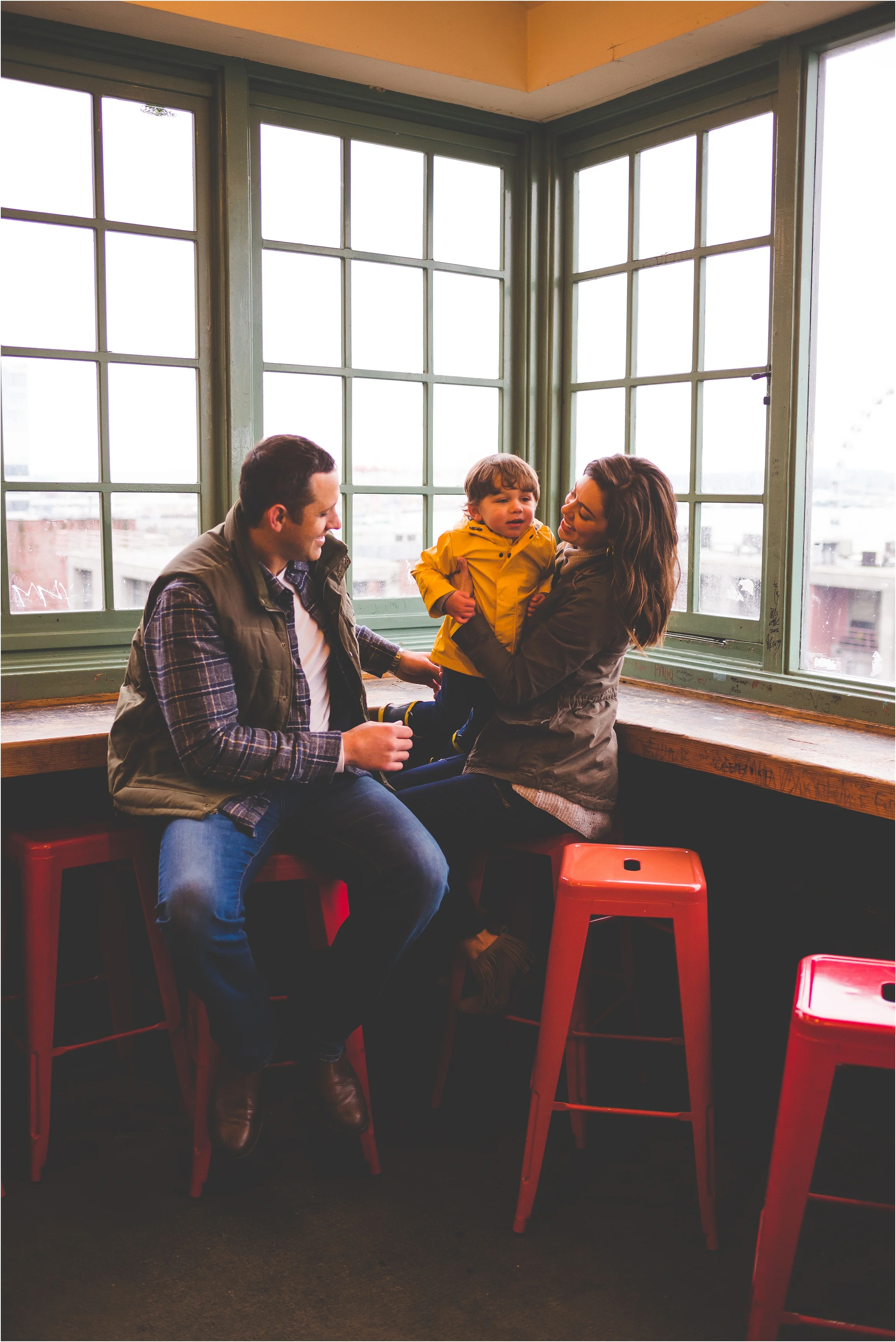 downtown-seattle-pike-place-market-family-session-jannicka-mayte-seattle-wa-family-photographer_0042.jpg