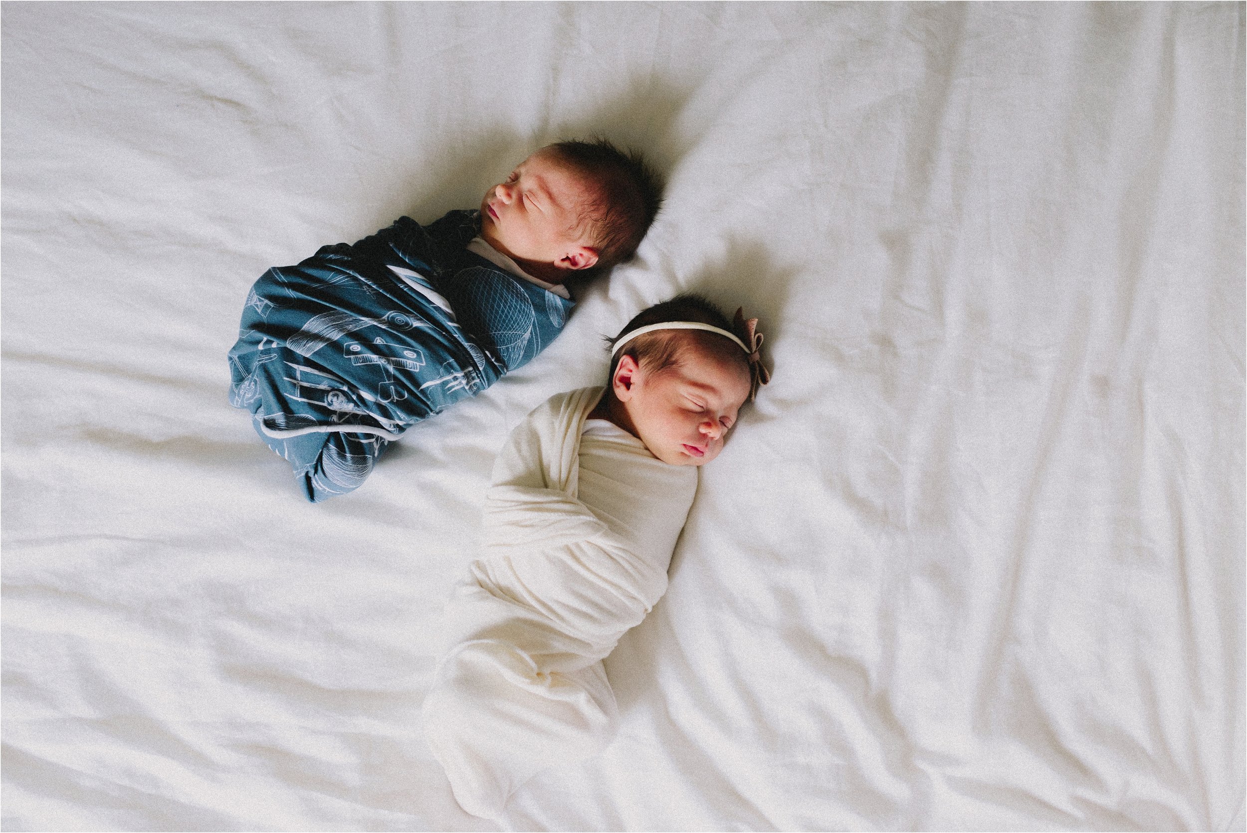 seattle-washington-in-home-newborn-twin-session-jannicka-mayte-anchorage-alaska-family-photographer_0019.jpg