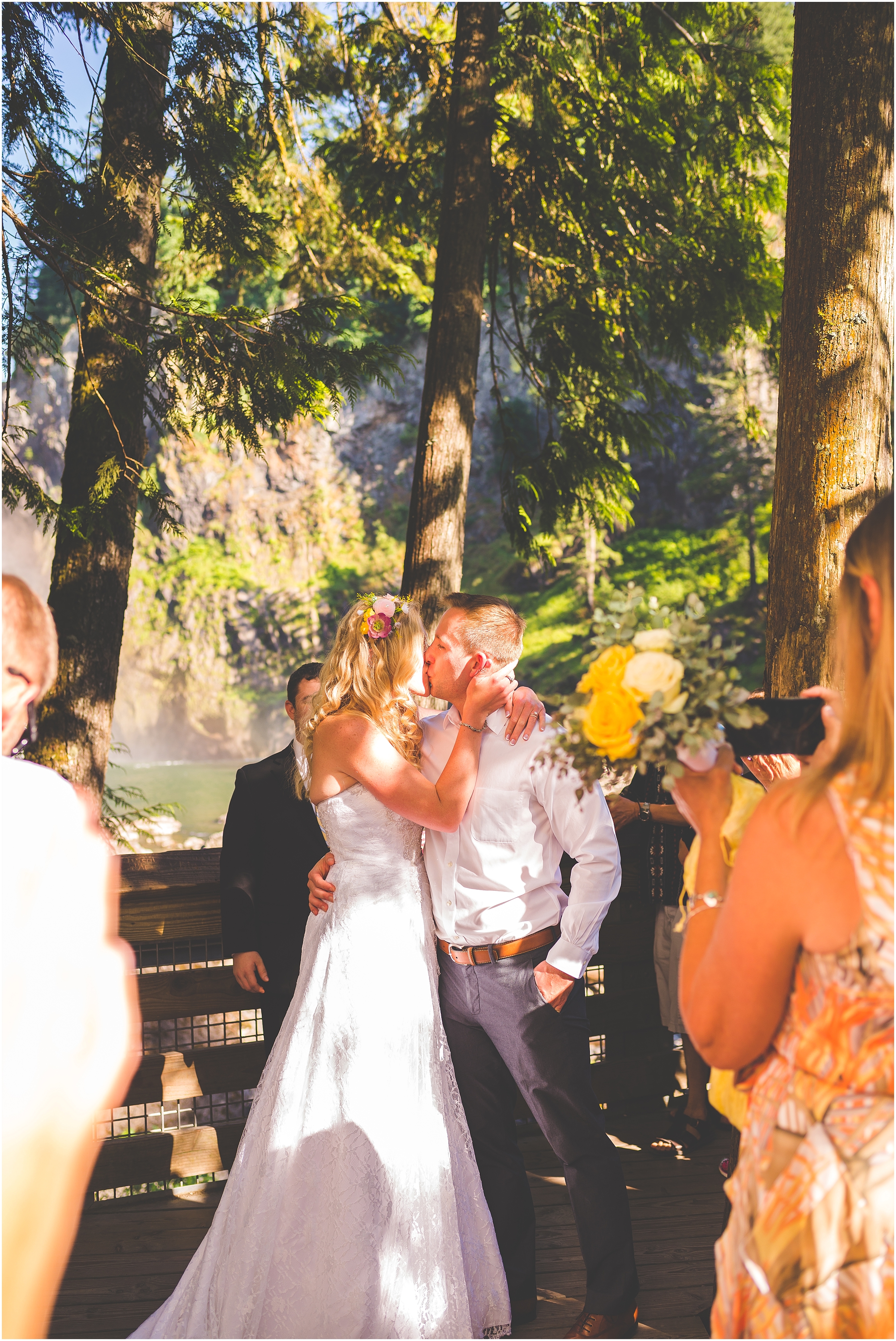 way-up-north-photography-alaska-wedding-elopement-photographer-snoqualmie-falls-elopement_0024.jpg