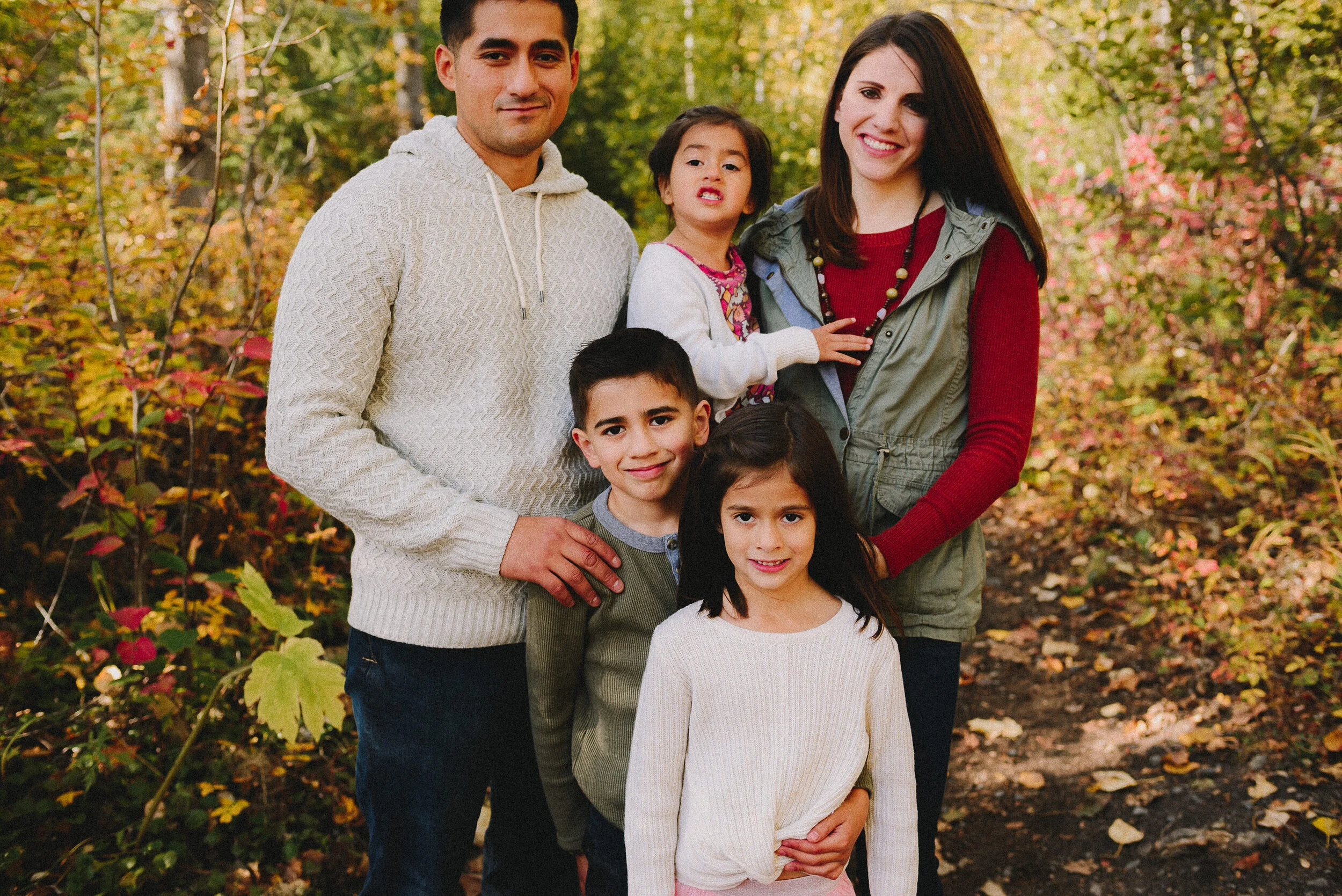 eklutna-lake-family-session-alaska-way-up-north-photography (360).jpg