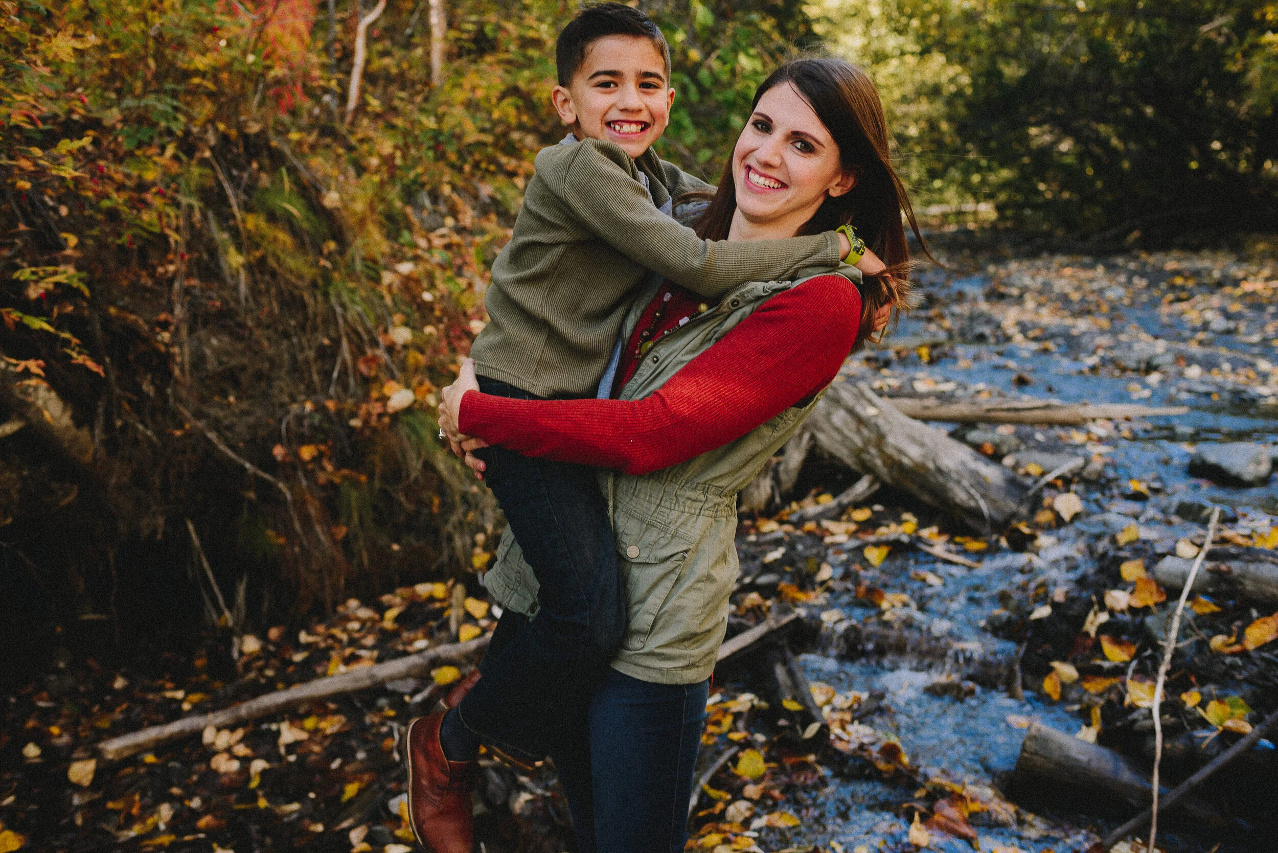 eklutna-lake-family-session-alaska-way-up-north-photography (429).jpg