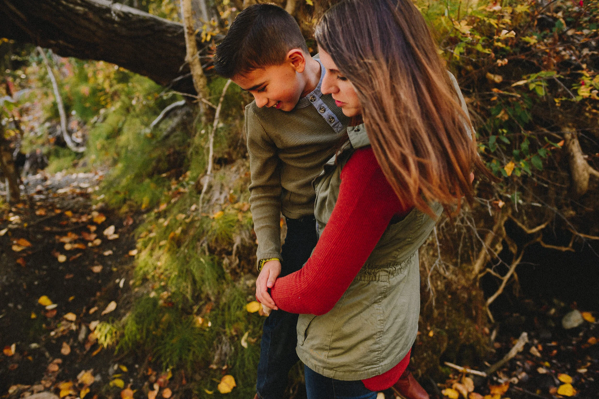eklutna-lake-family-session-alaska-way-up-north-photography (430).jpg