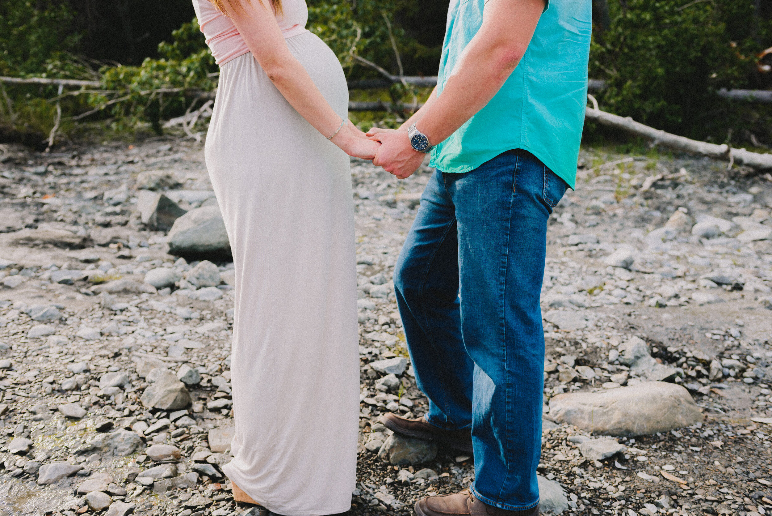 eklutna-lake-alaska-maternity-session-way-up-north-photography-lifestyle-photographer (108).jpg