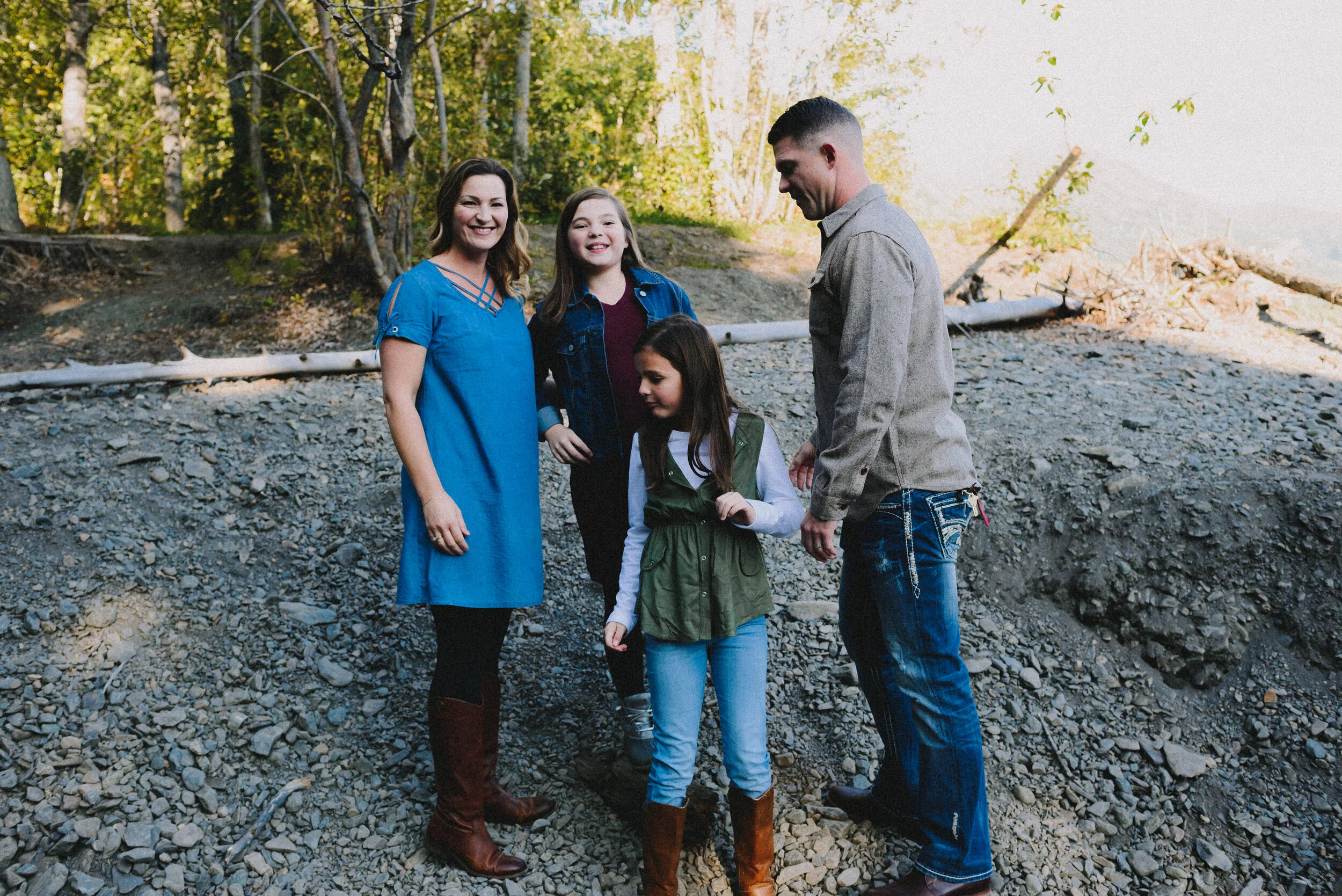 eklutna-lake-fall-family-session-alaska-way-up-north-photography (11).jpg