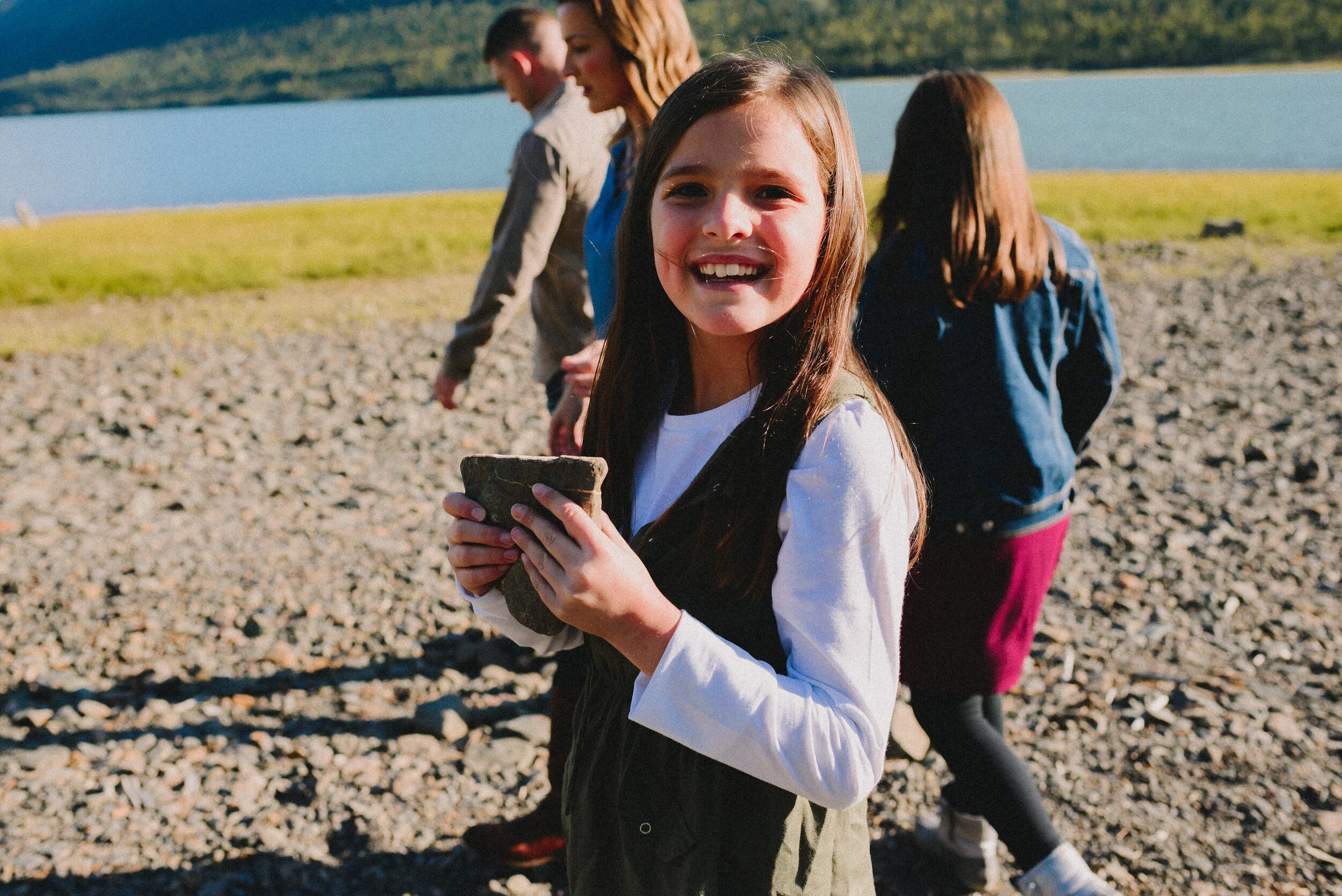 eklutna-lake-fall-family-session-alaska-way-up-north-photography (21).jpg