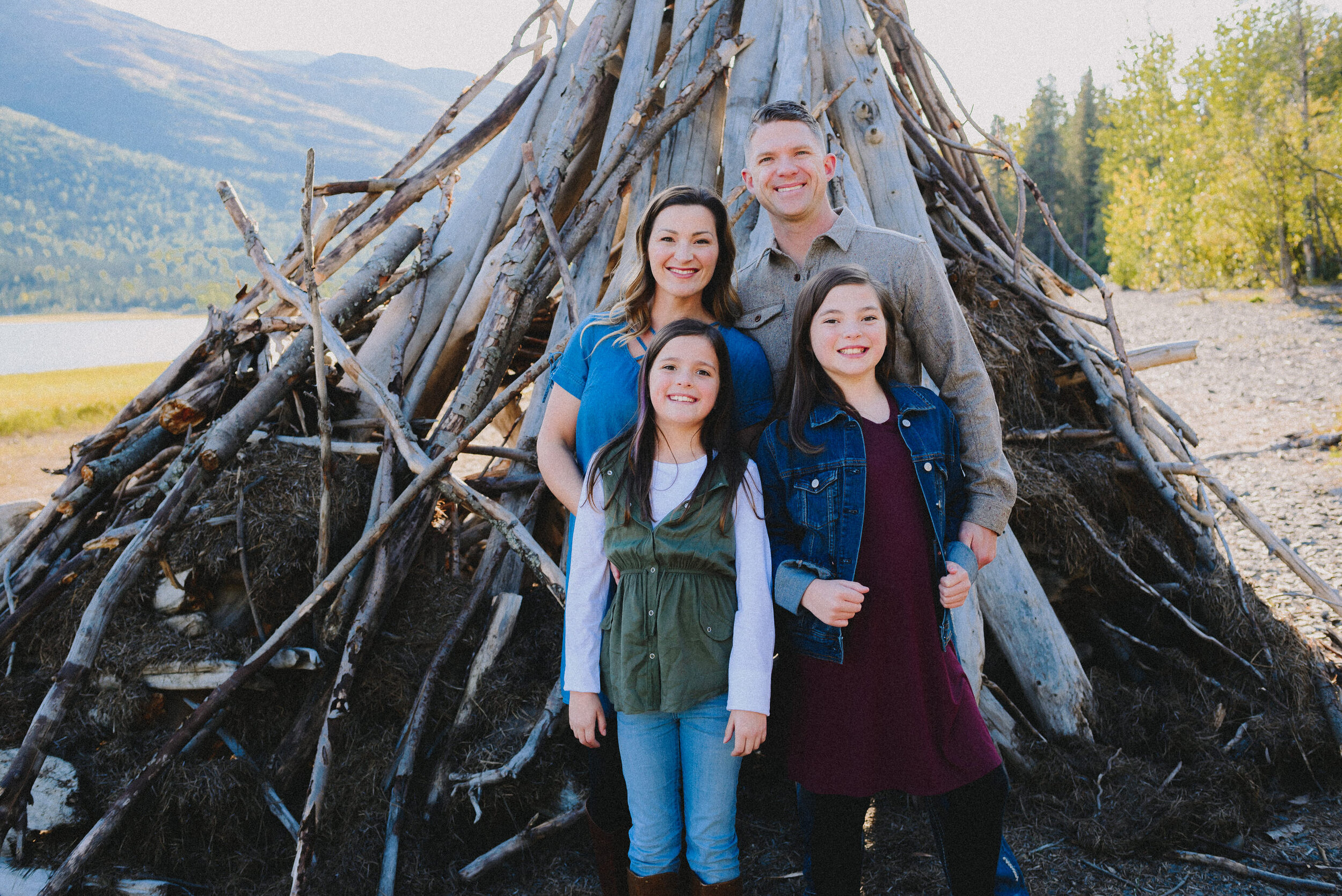 eklutna-lake-fall-family-session-alaska-way-up-north-photography (31).jpg