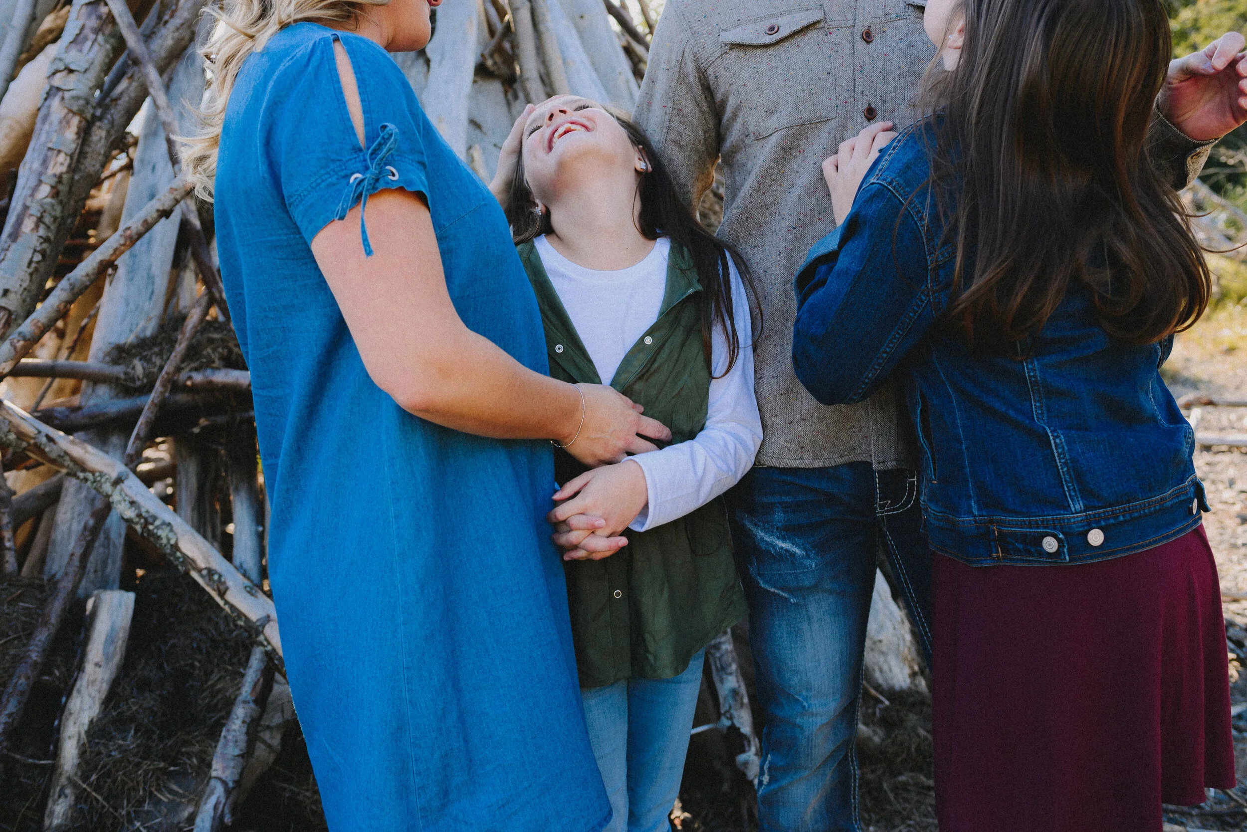 eklutna-lake-fall-family-session-alaska-way-up-north-photography (38).jpg