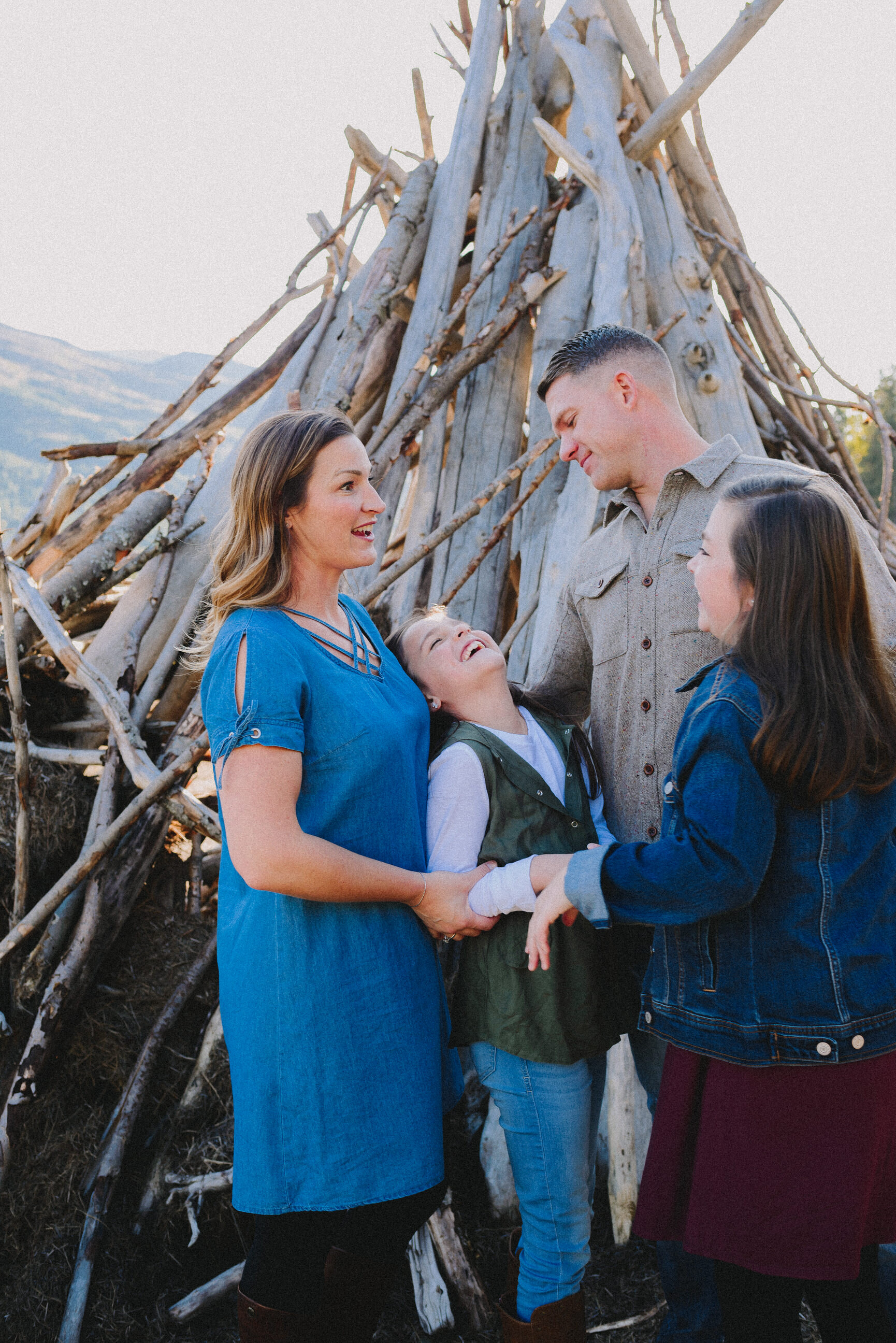 eklutna-lake-fall-family-session-alaska-way-up-north-photography (40).jpg