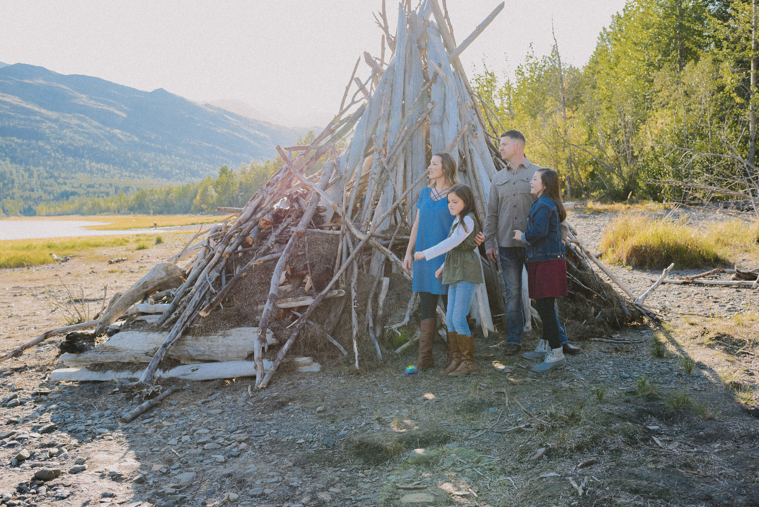 eklutna-lake-fall-family-session-alaska-way-up-north-photography (50).jpg