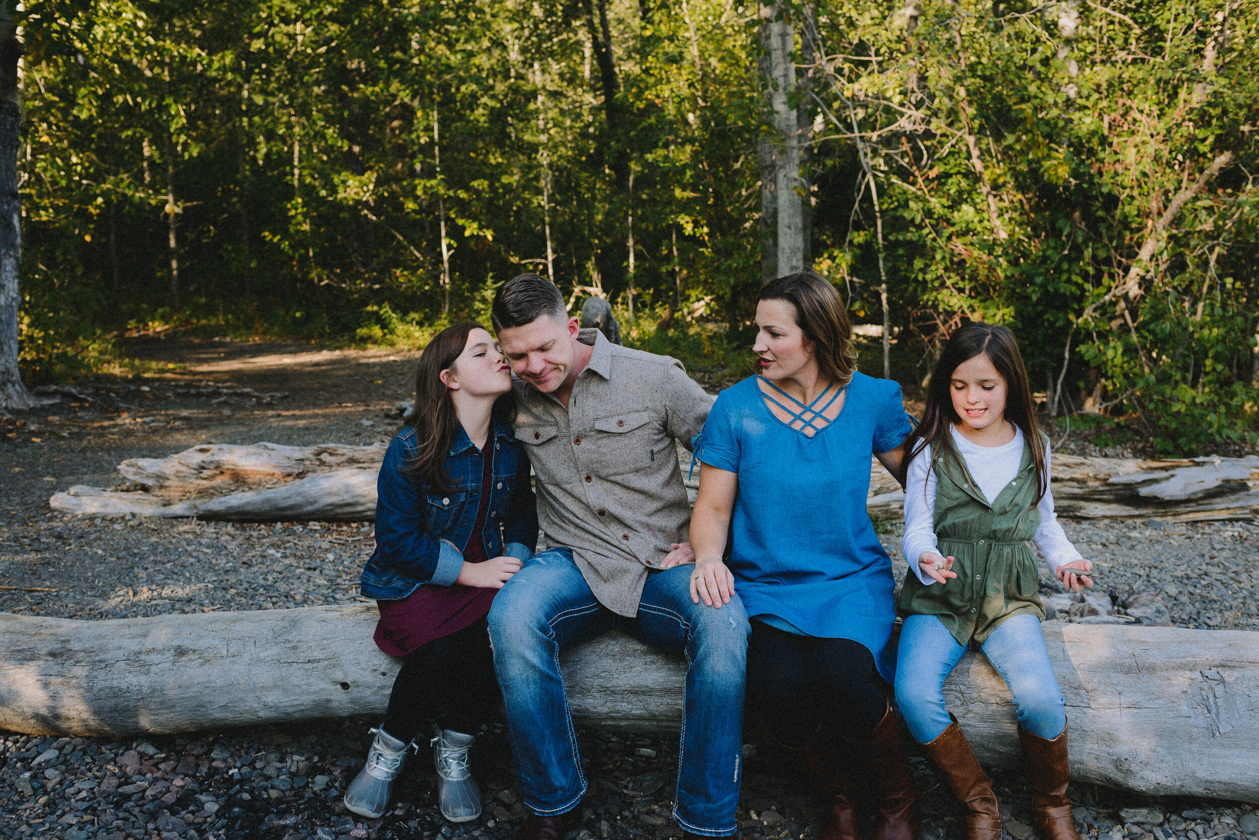 eklutna-lake-fall-family-session-alaska-way-up-north-photography (57).jpg