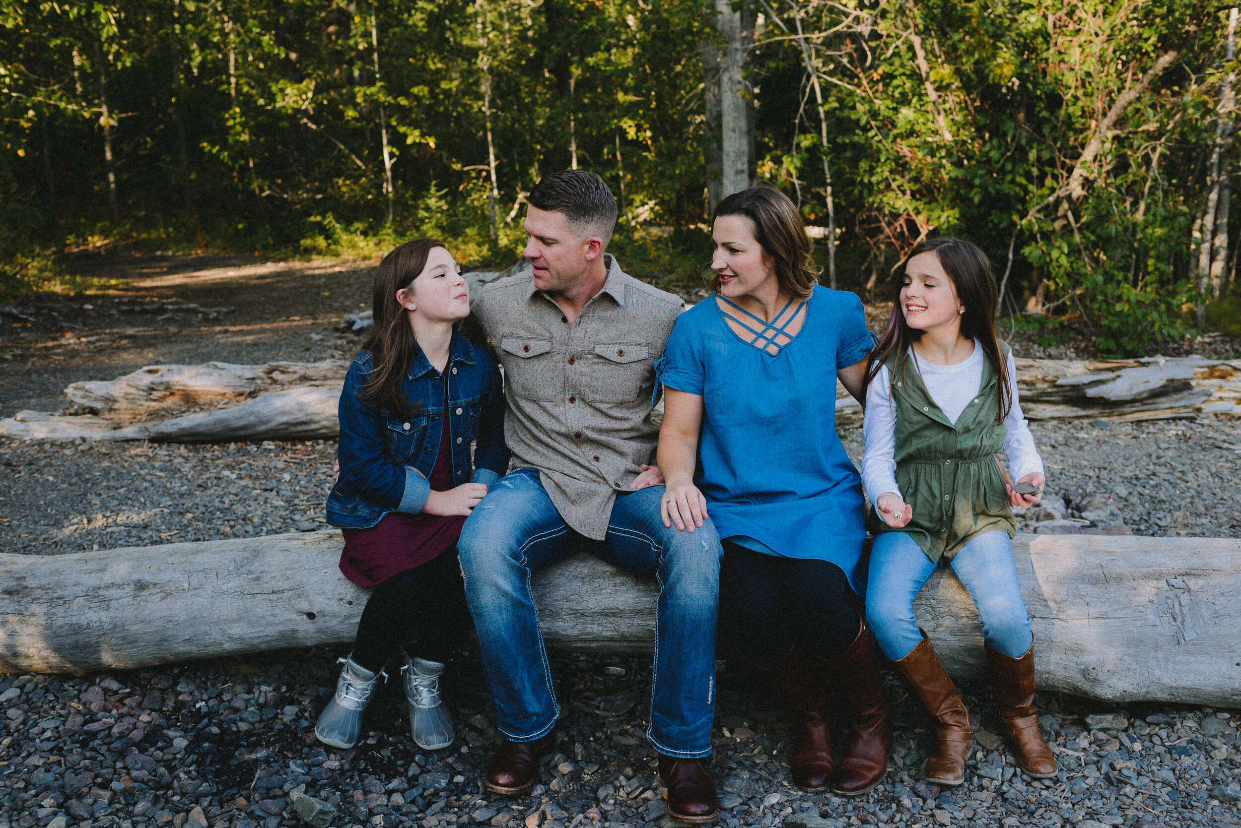 eklutna-lake-fall-family-session-alaska-way-up-north-photography (58).jpg