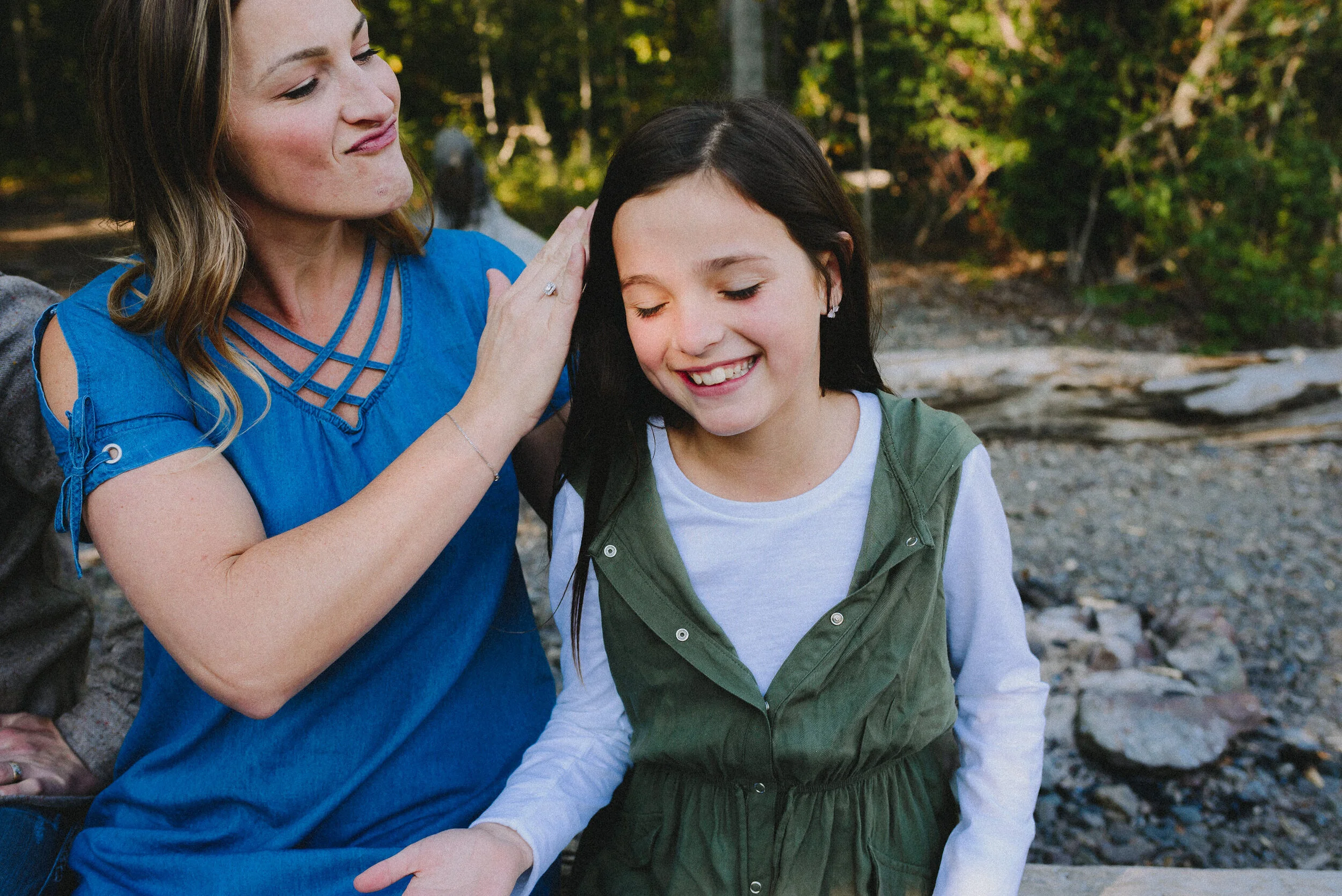 eklutna-lake-fall-family-session-alaska-way-up-north-photography (70).jpg