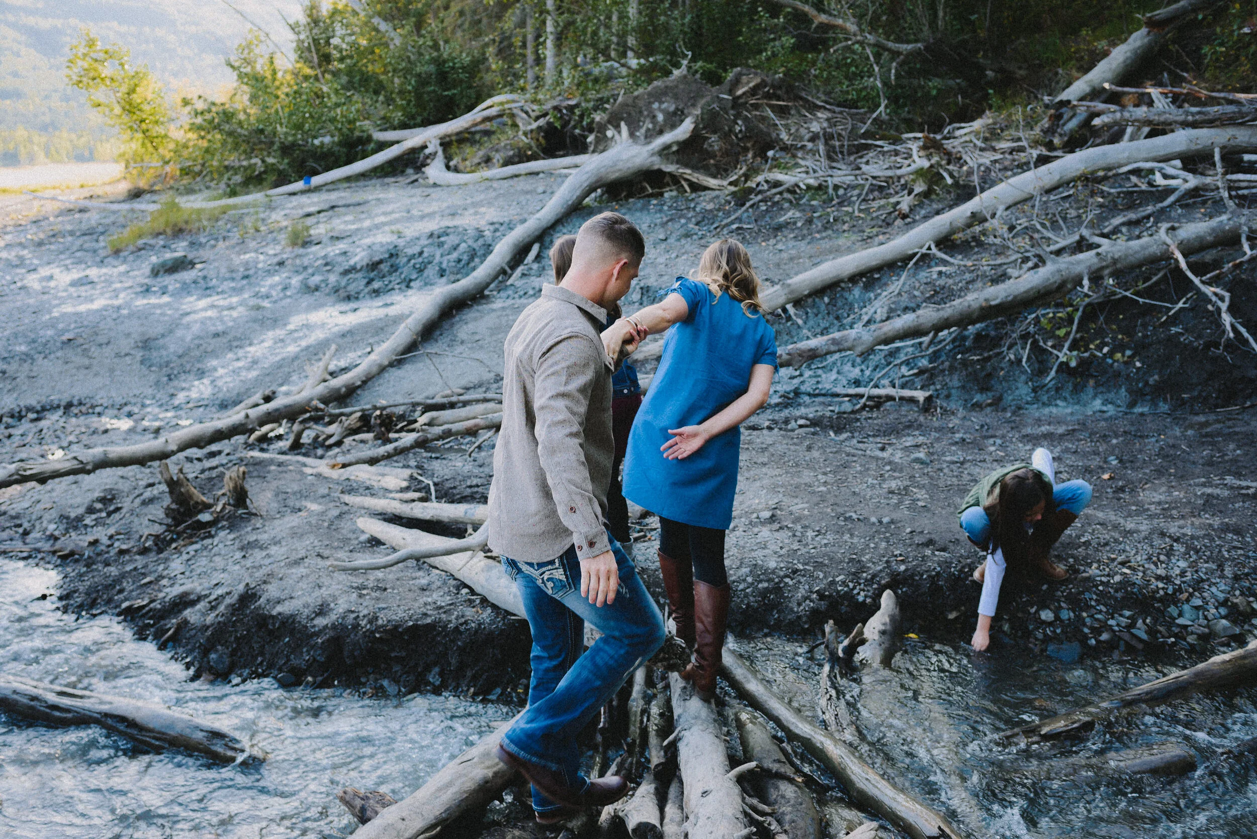eklutna-lake-fall-family-session-alaska-way-up-north-photography (107).jpg